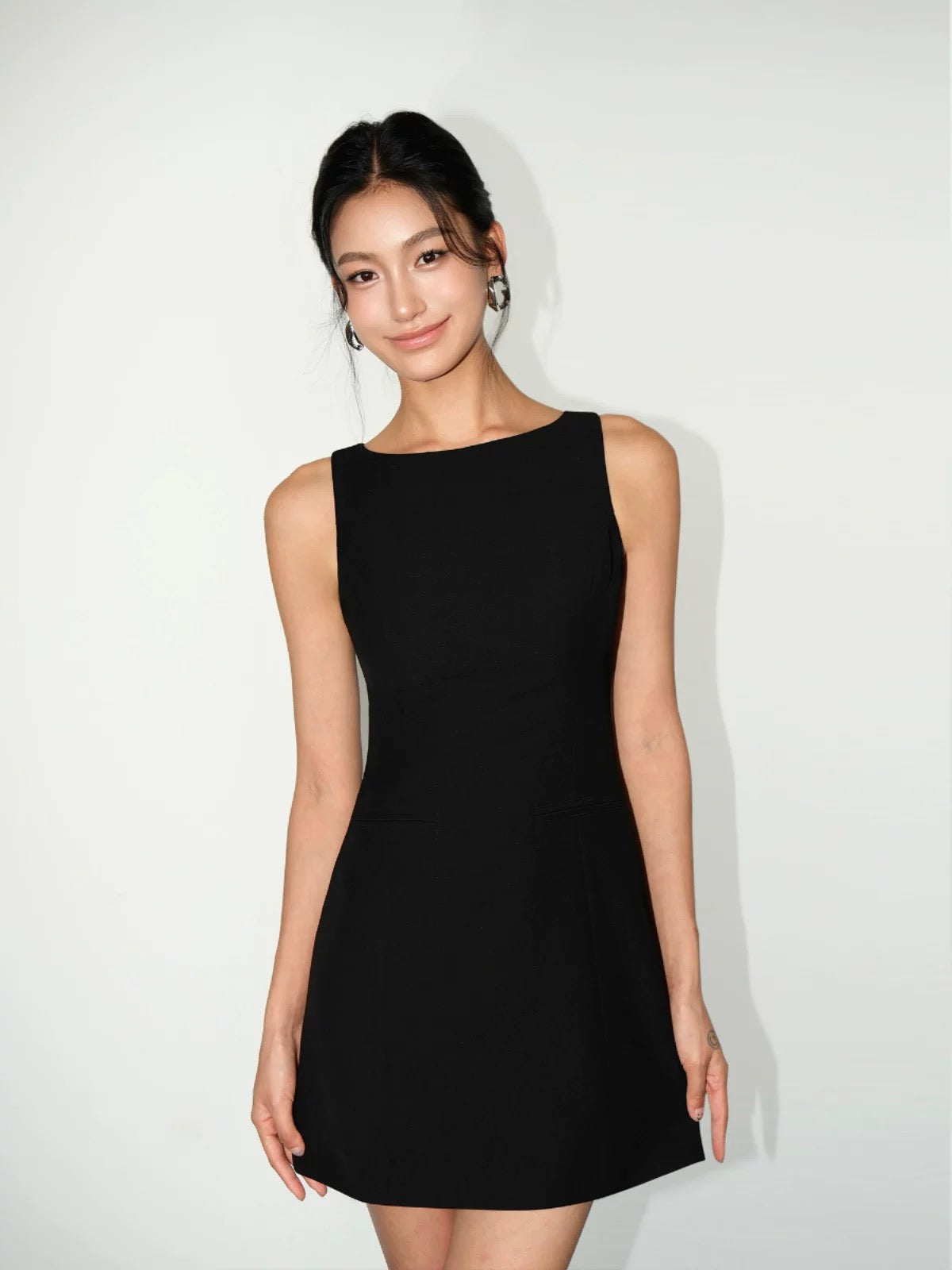 클래식 쉬프트 미니 드레스