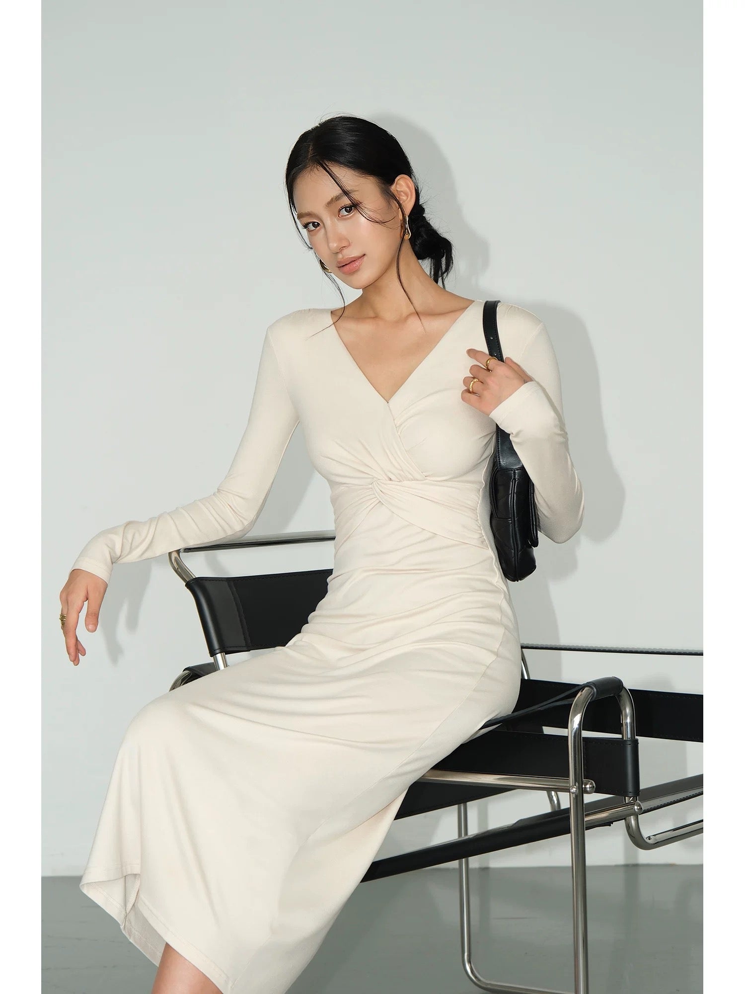 Robe enveloppe de torsion ivoire