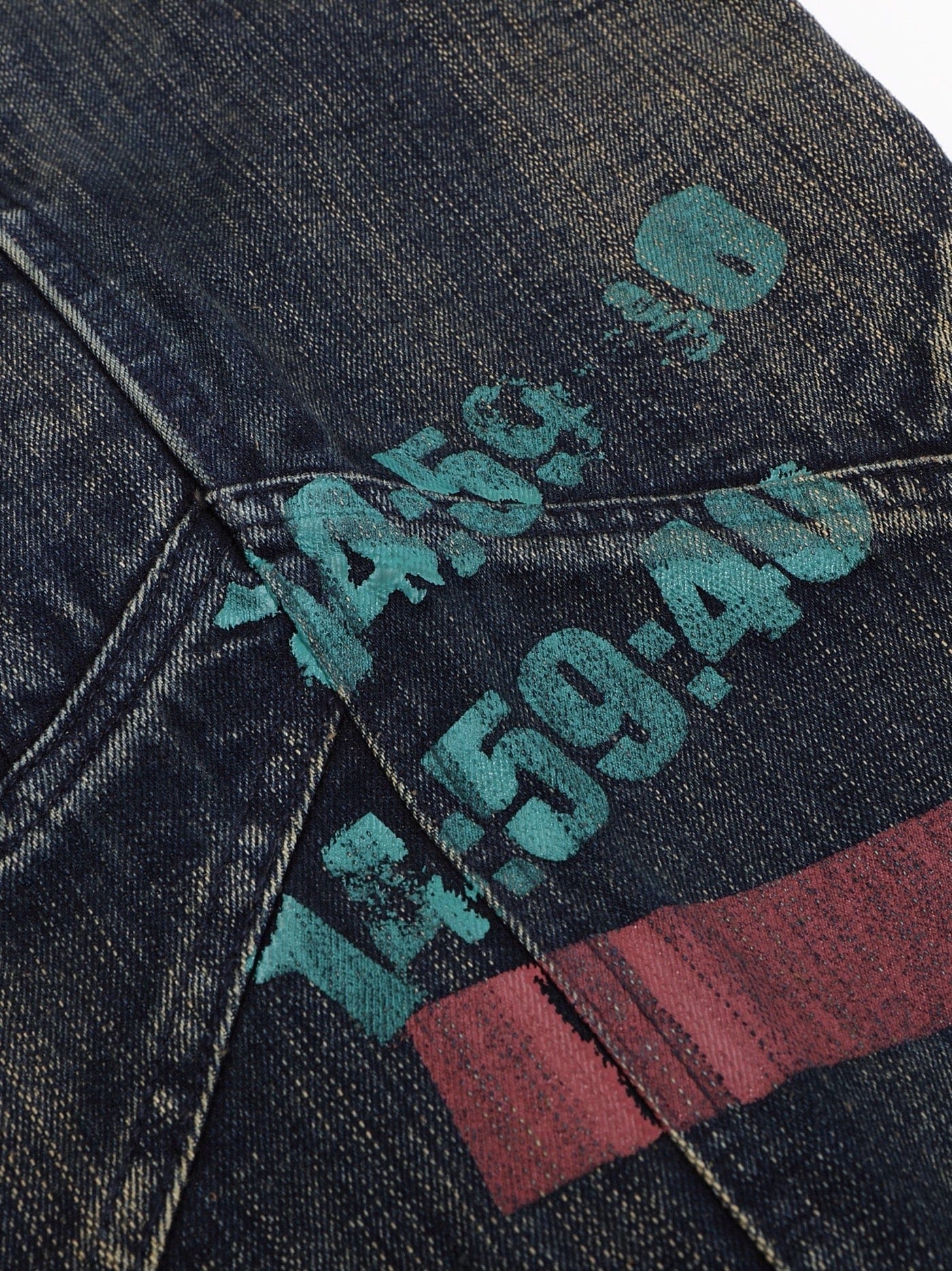 Jeans de pierna ancha de graffiti