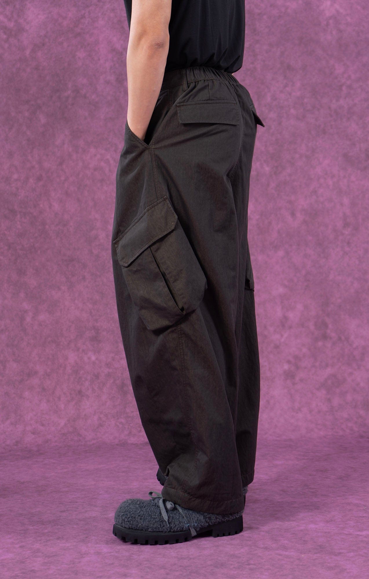 Slanted Pockets Wide-Leg Pants