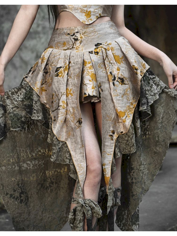 Falda asimétrica de múltiples niveles inspirados en victorianos