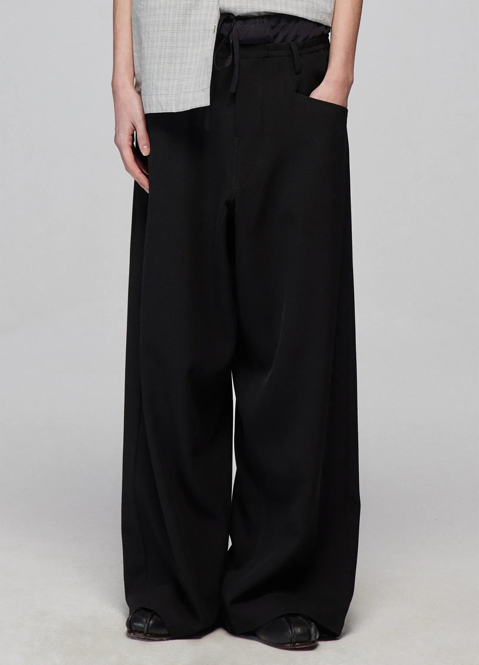 Pantalones ligeros de empalme de pierna ancha