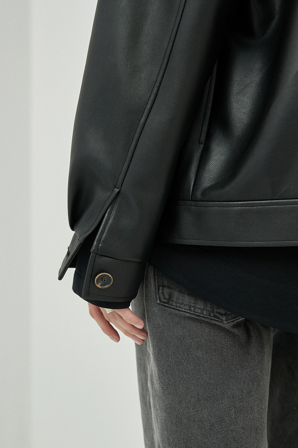 Chaqueta de cuero PU de gran tamaño de cuello cuadrado