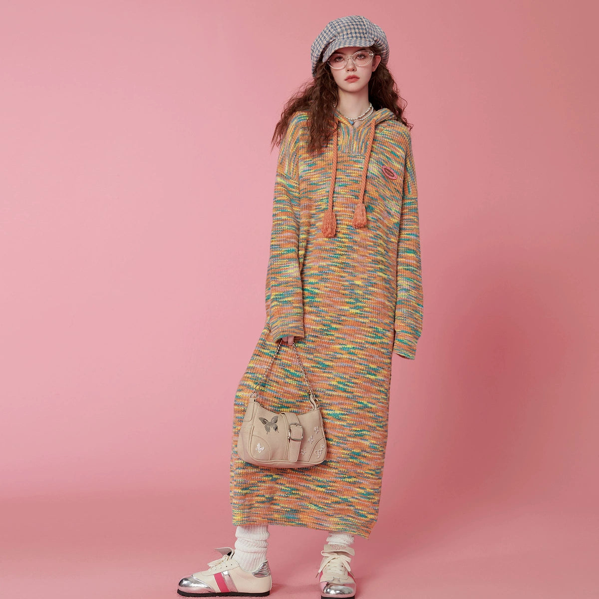 Vestido midi de suéter con capucha