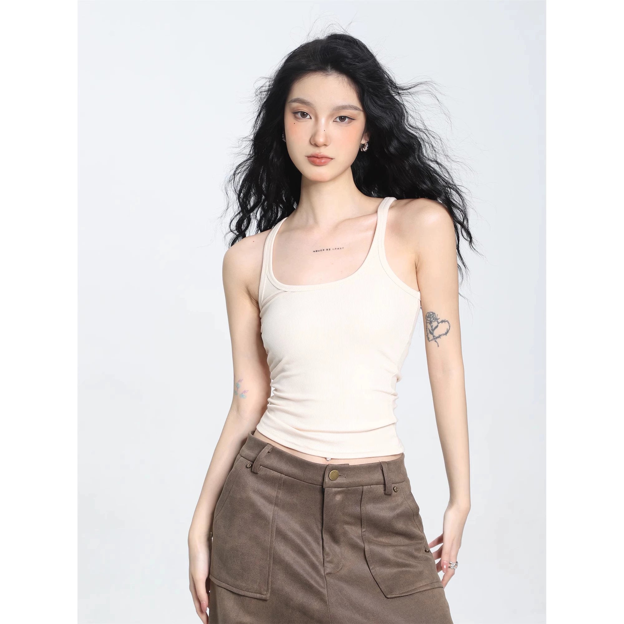 얇은 스트랩 피팅 캐미솔