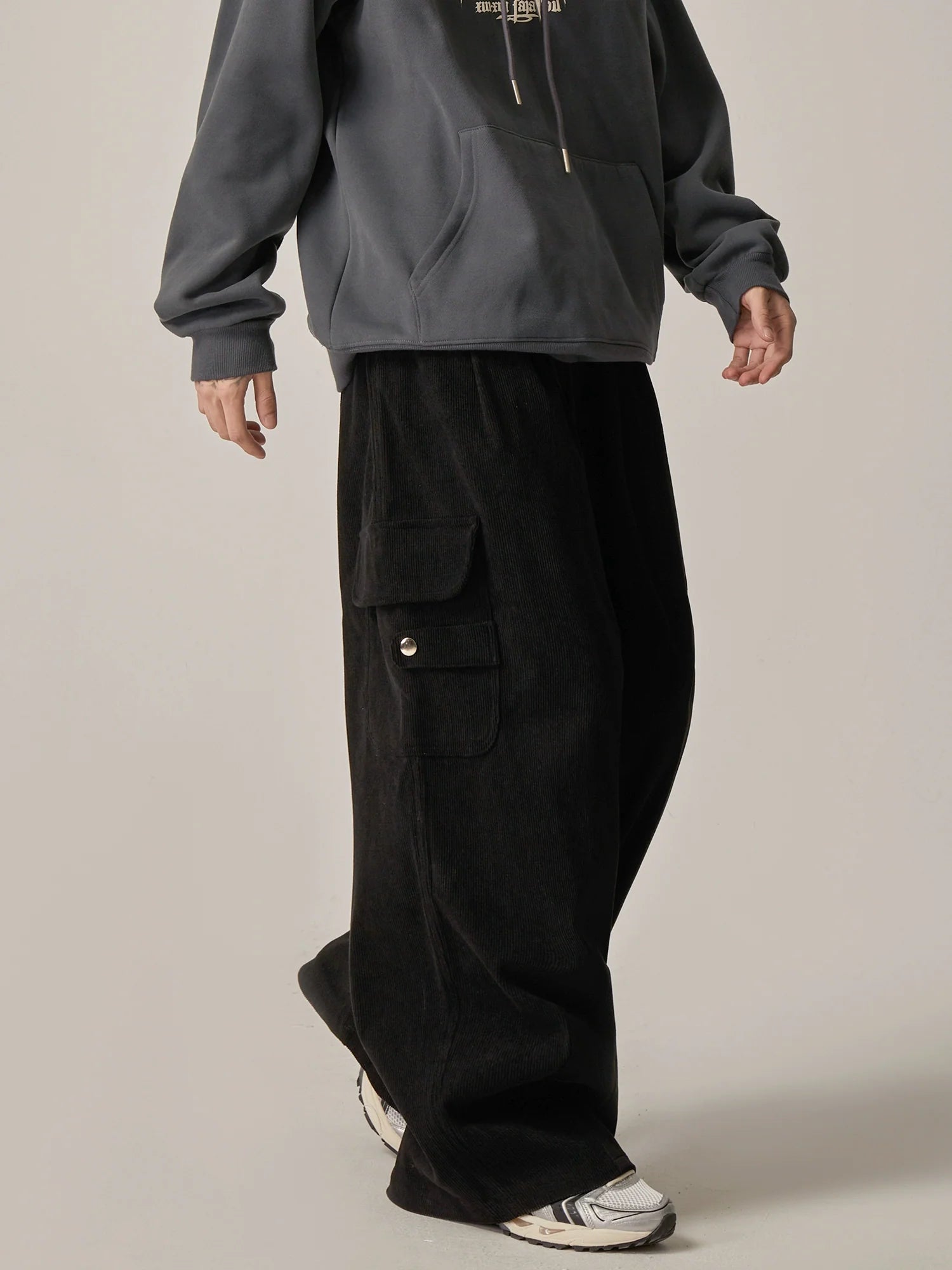 Onyx Flow Wide-Leg Cargo Lounge Hosen