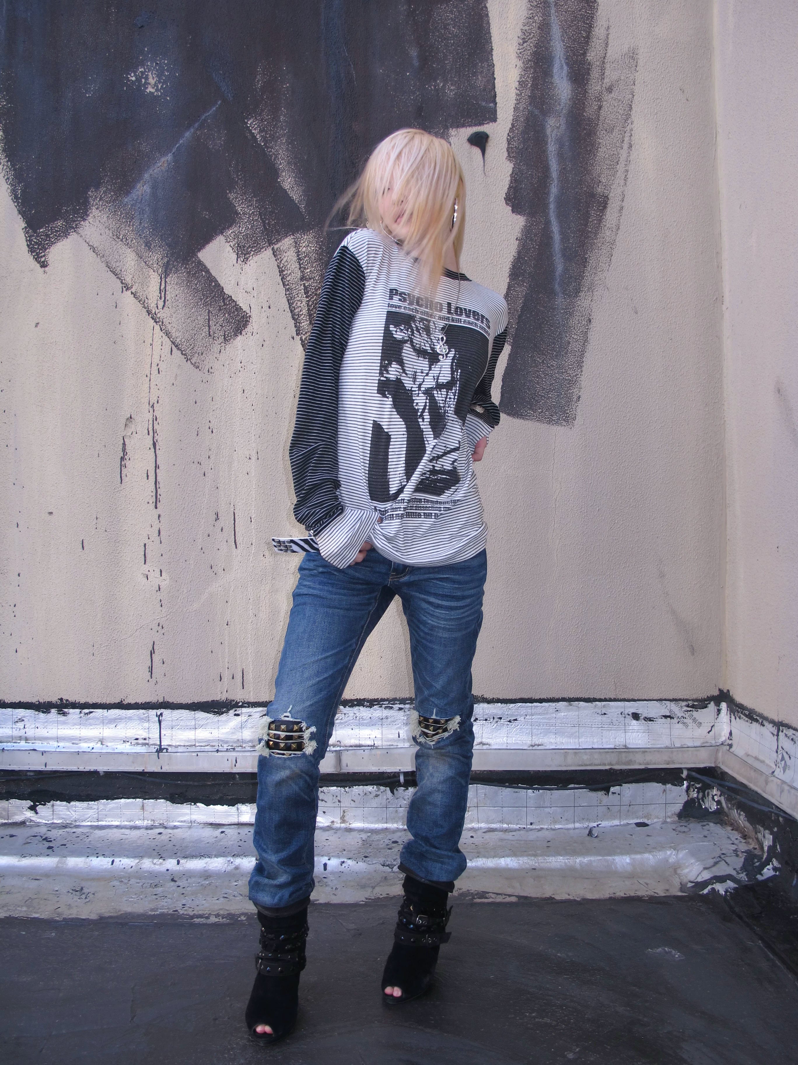 Blue Ghost Knee‑Slash Slim Jeans