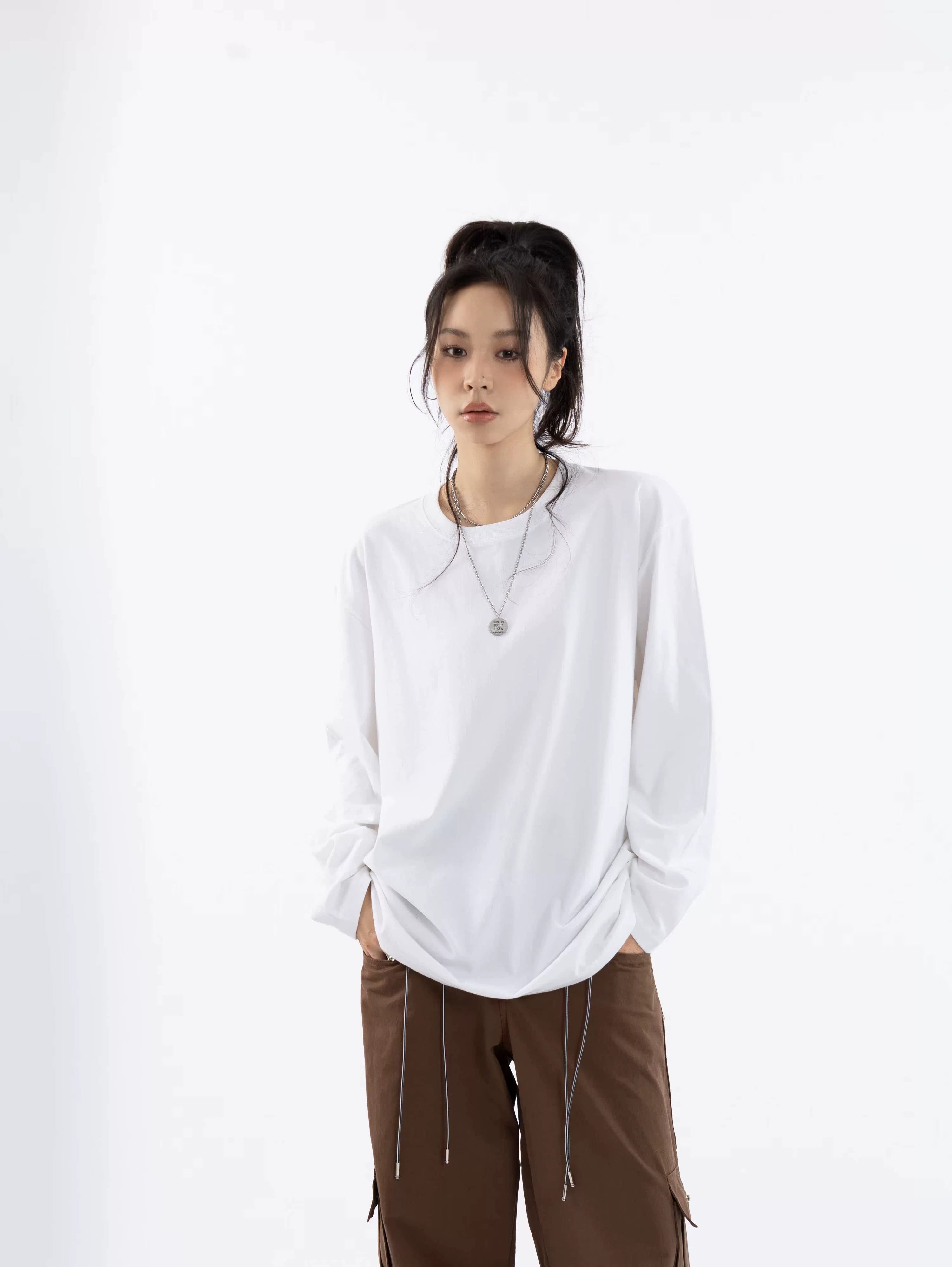 Weißes Langarm-T-Shirt