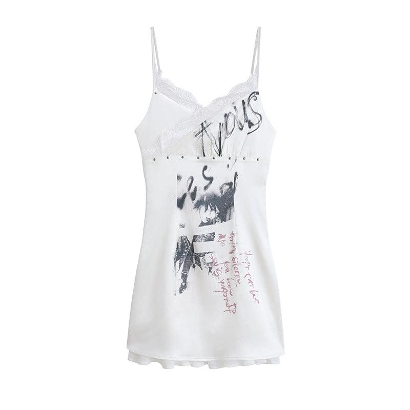 Cest Nous White White Distaded Graphic Tank Tank Tank - Mini Bodycon con estampado de grunge
