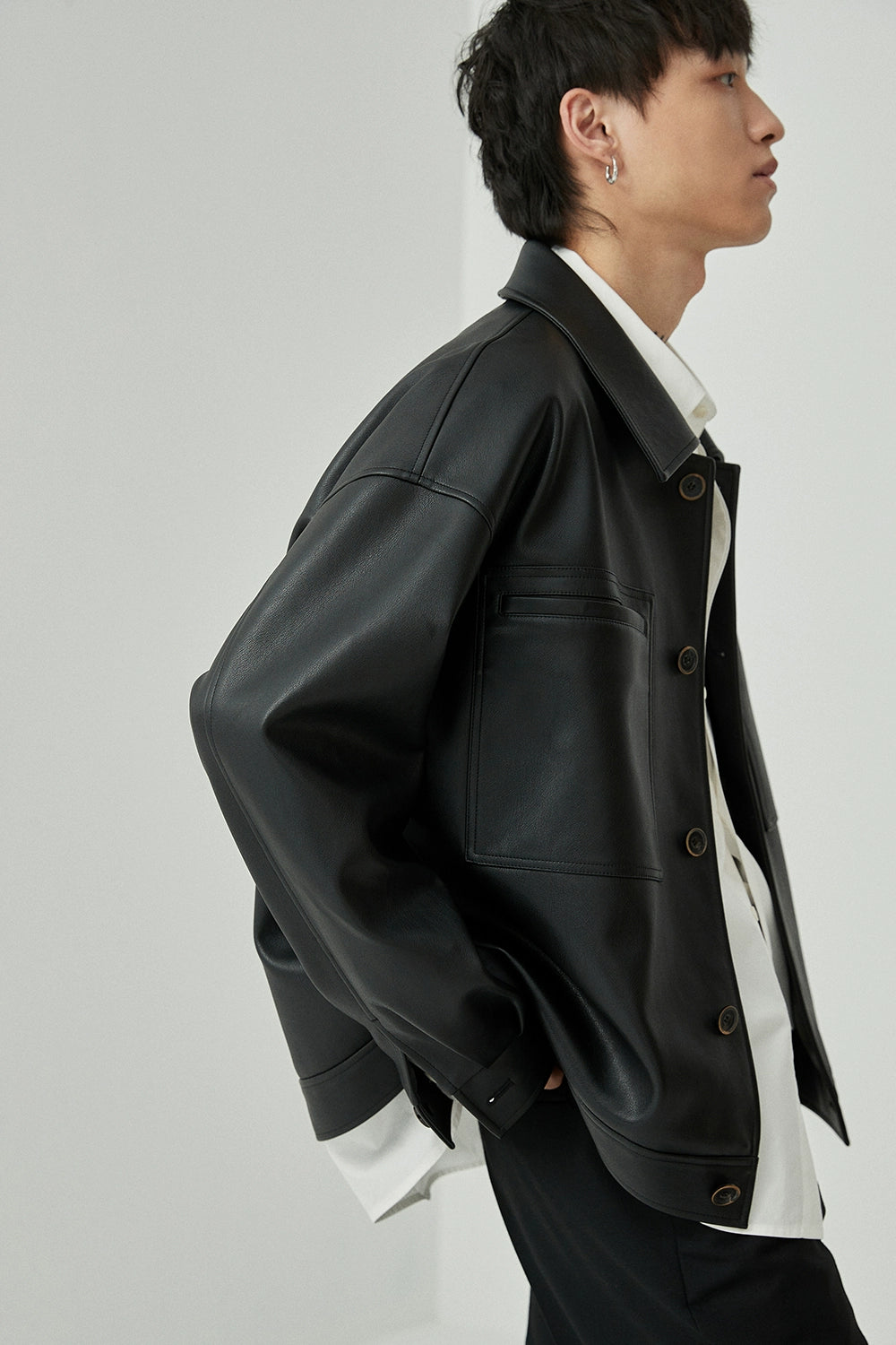 Chaqueta de cuero PU de gran tamaño de cuello cuadrado