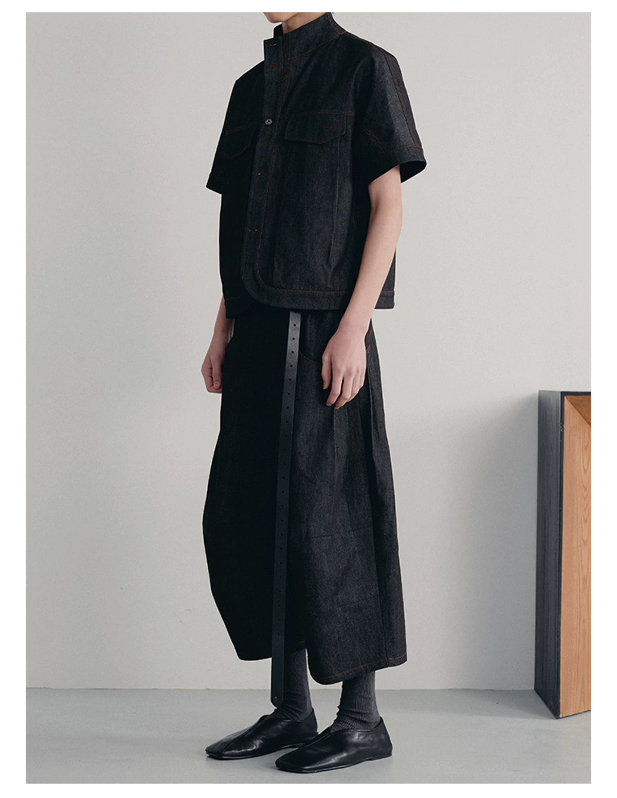 Wide-Leg Cropped Denim Trousers with Contrast Stitching