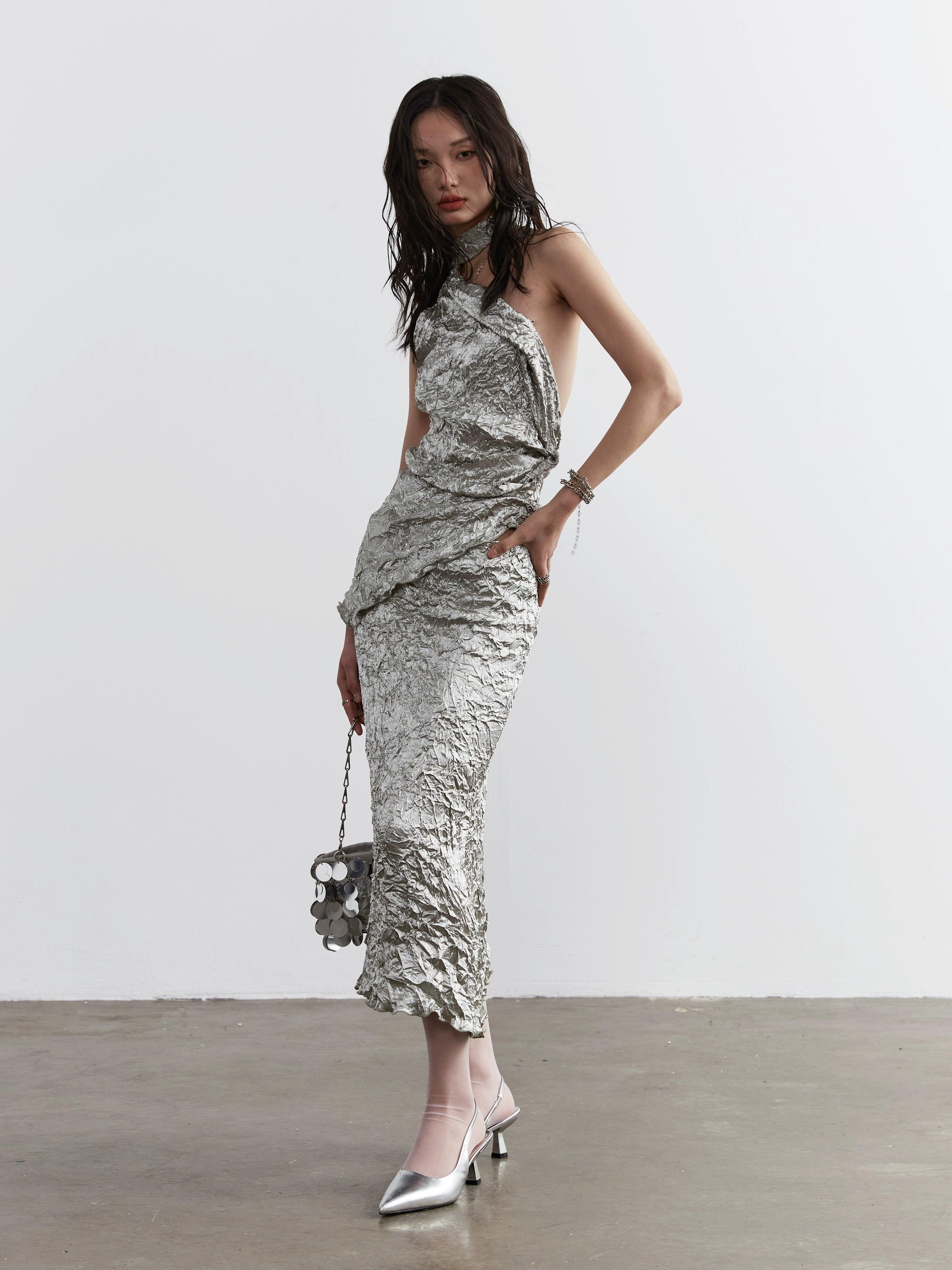 JNYLON Studio Metallic Crinkle One-épaule Robe maxi - Robe de soirée en texturation argentée pour femmes avec sangle asymétrique