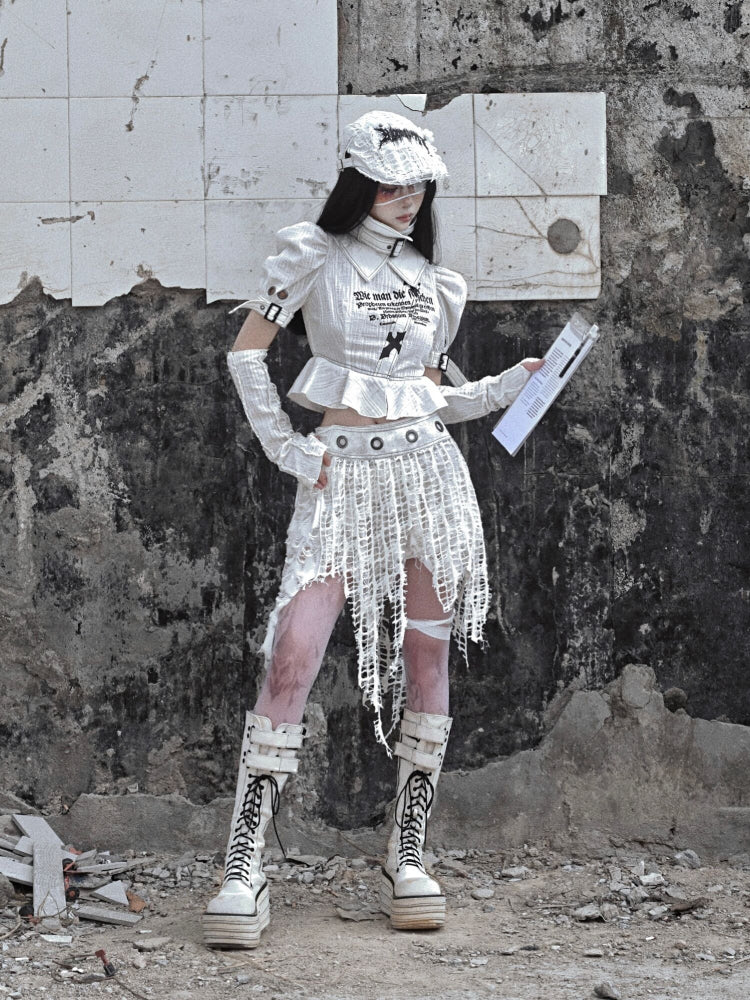 Punk Text imprima la blusa de manga de hojaldre con correas y detalles de cintura con volantes