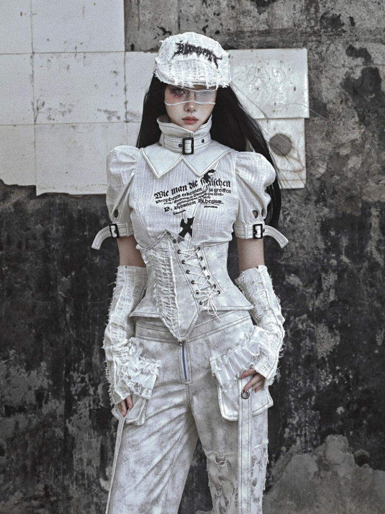 Punk Text imprima la blusa de manga de hojaldre con correas y detalles de cintura con volantes