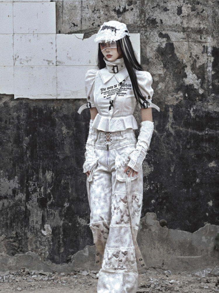 Punk Text imprima la blusa de manga de hojaldre con correas y detalles de cintura con volantes