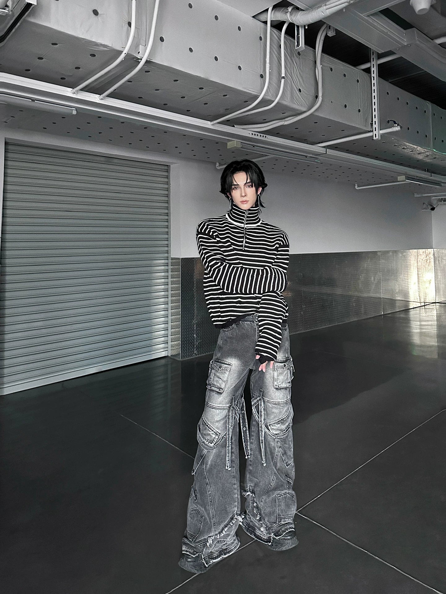 Grayscale Ruin Strapped-Cargo Flares