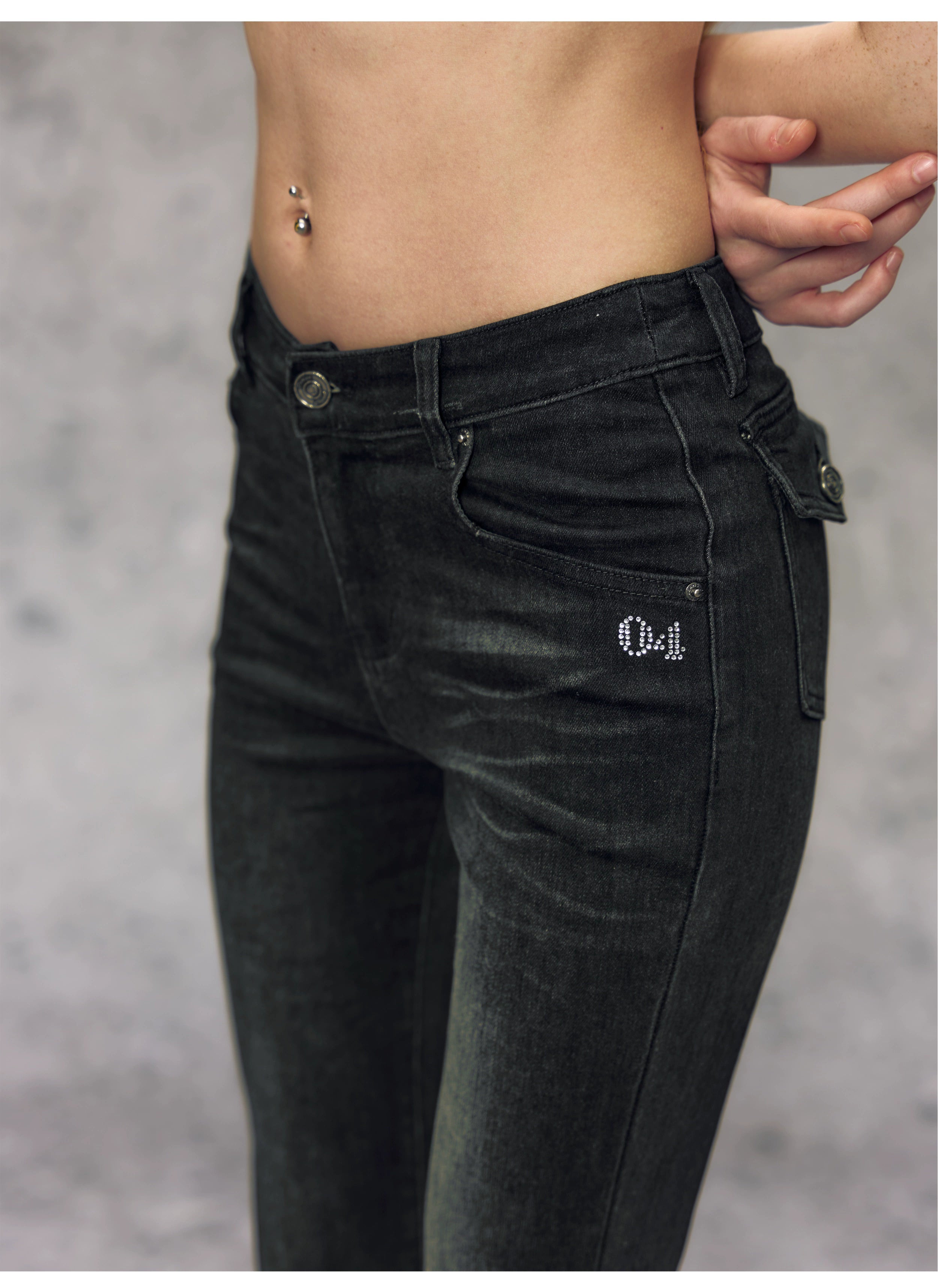 Jean micro-flare noir et bleu