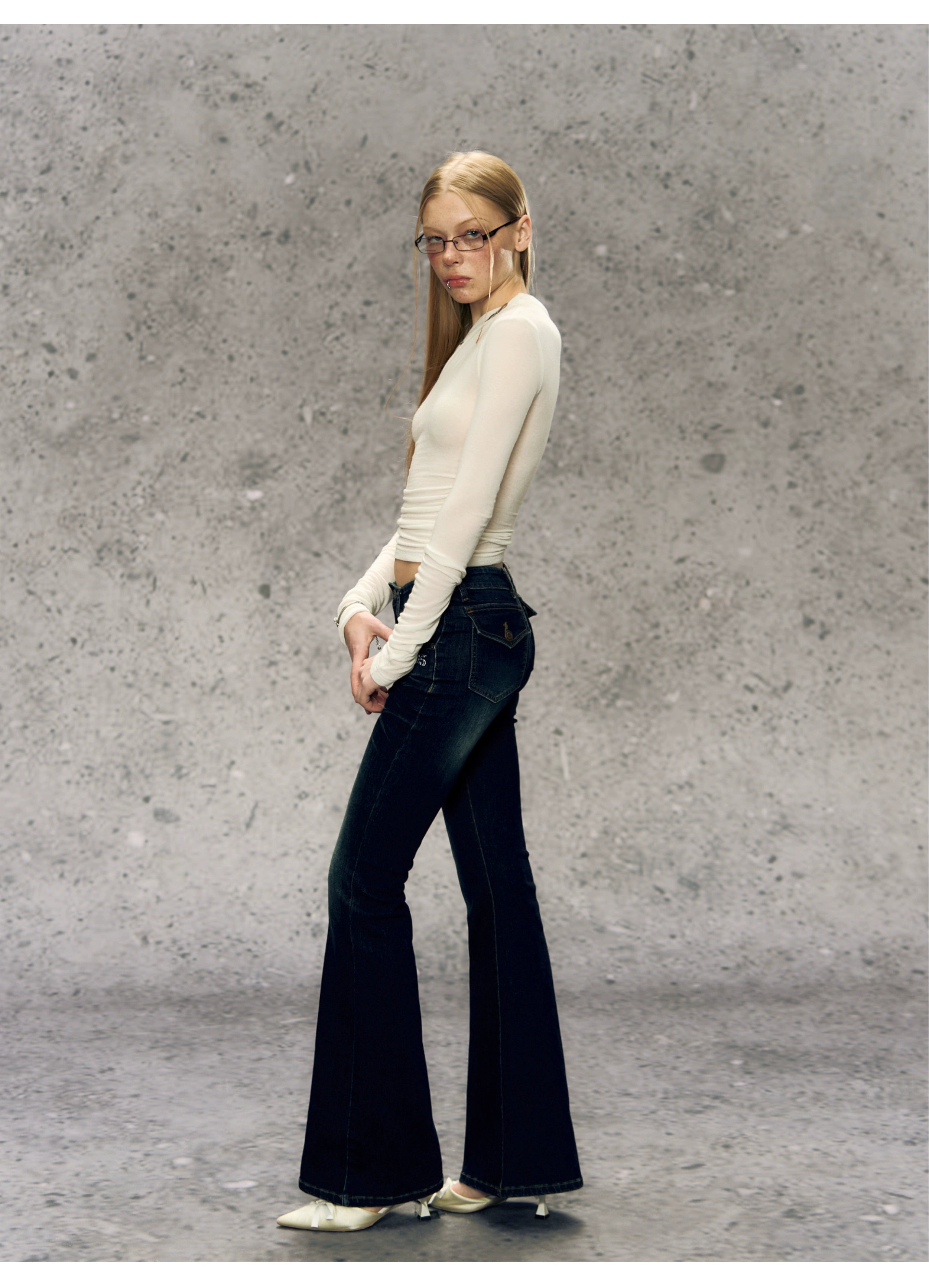 Jean micro-flare noir et bleu