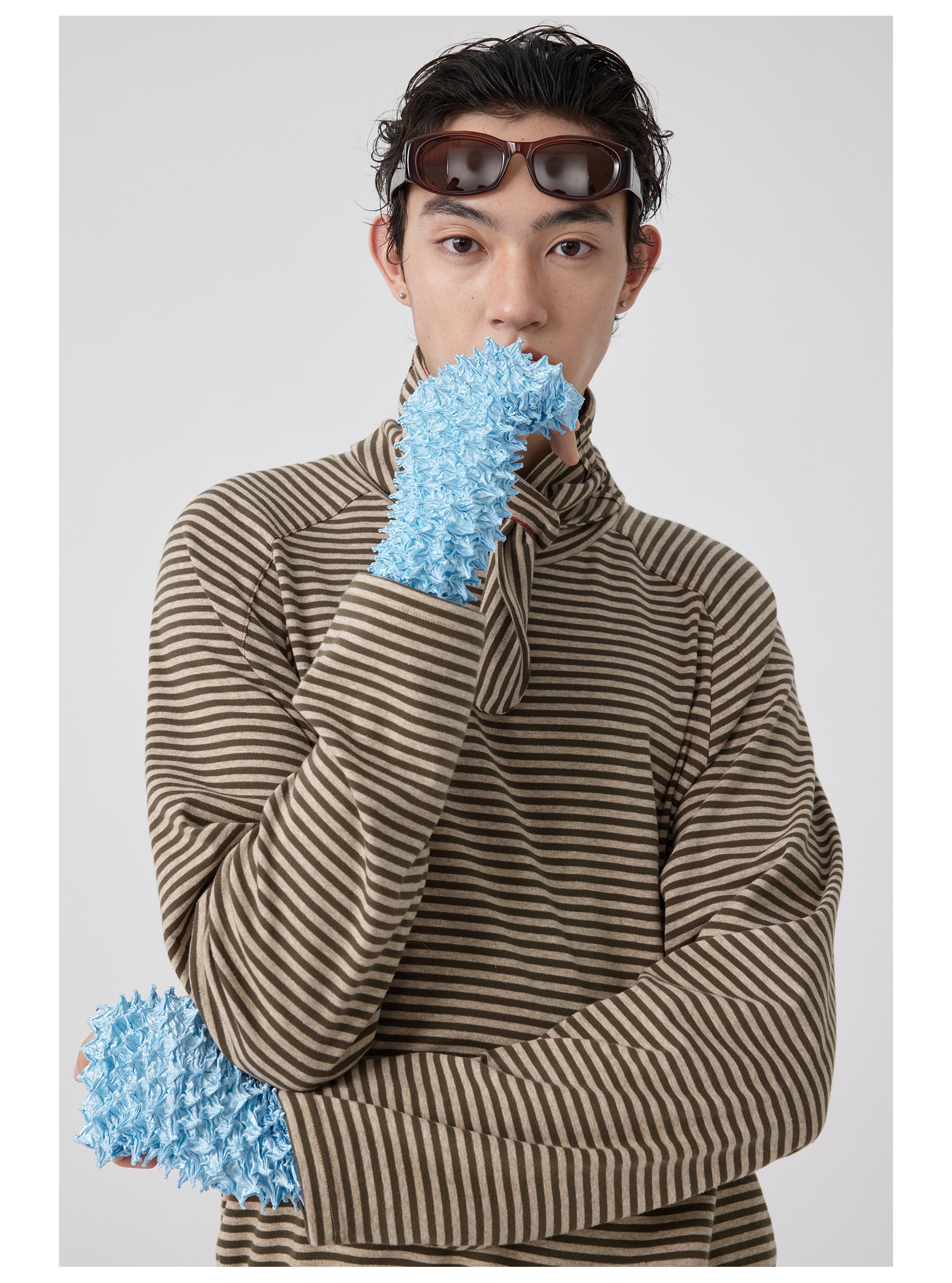 스트라이프 타이넥 롱슬리브 탑