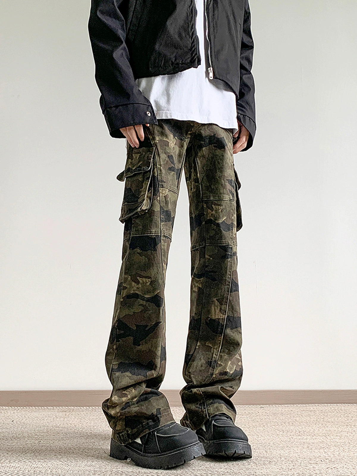 Wide-Leg Camo Cargo Pants with Side Pockets