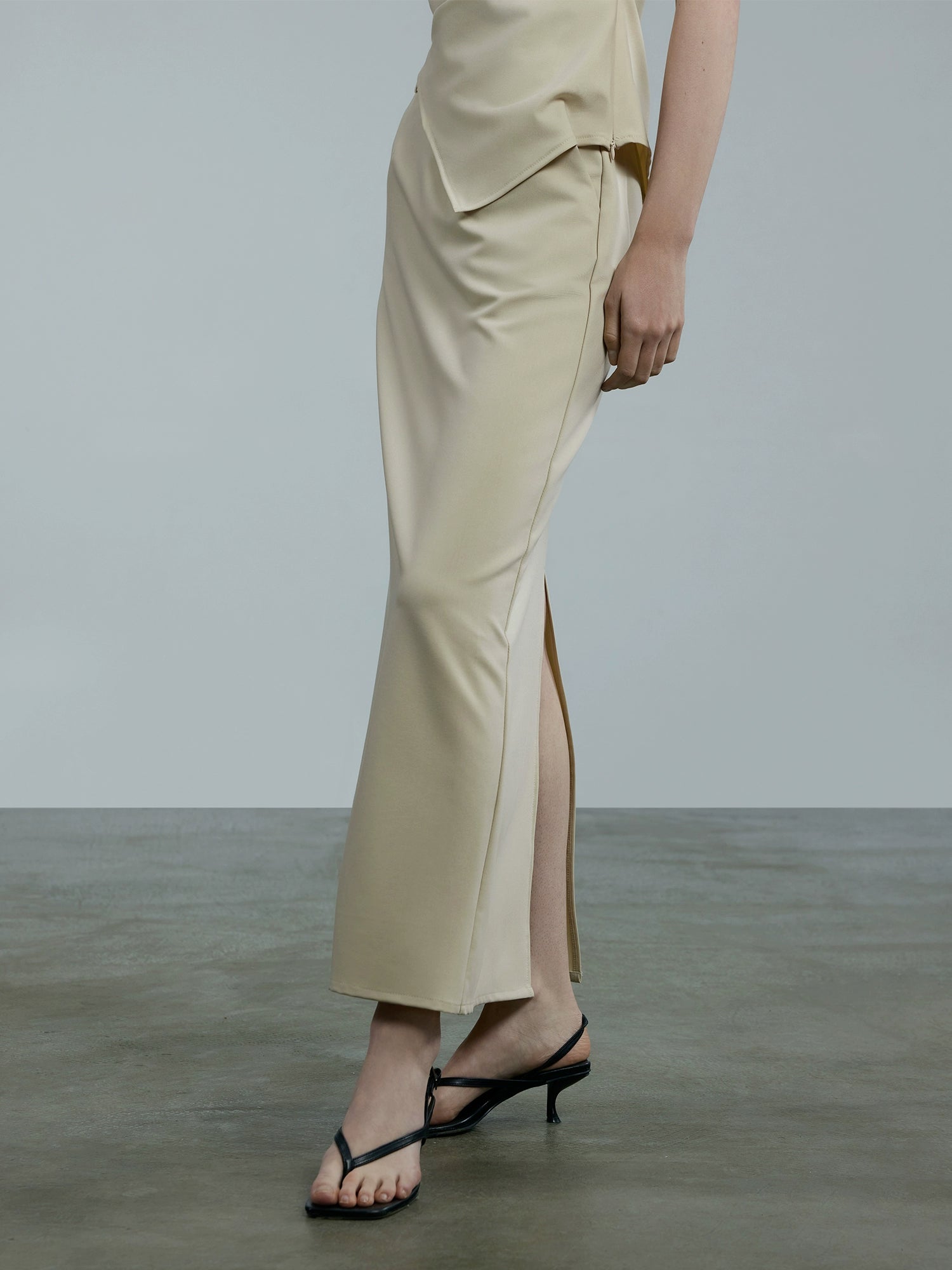 슬리브리스 V넥 롱스커트 슈트