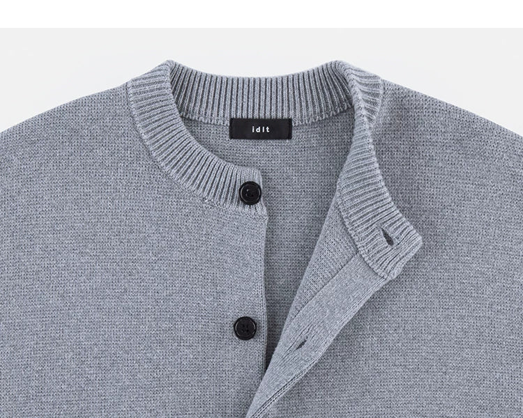 Minimal Crest Knit Cardigan