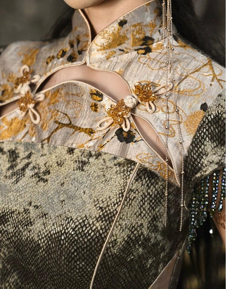 Abendkleid mit blumigen Akzenten