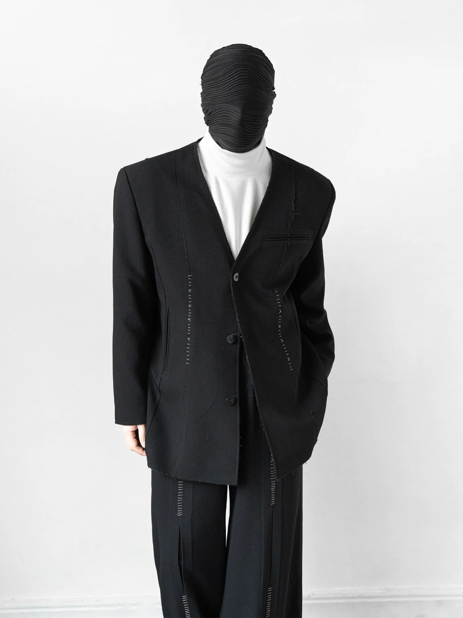 Ravel Edge Minimal V-Neck Blazer