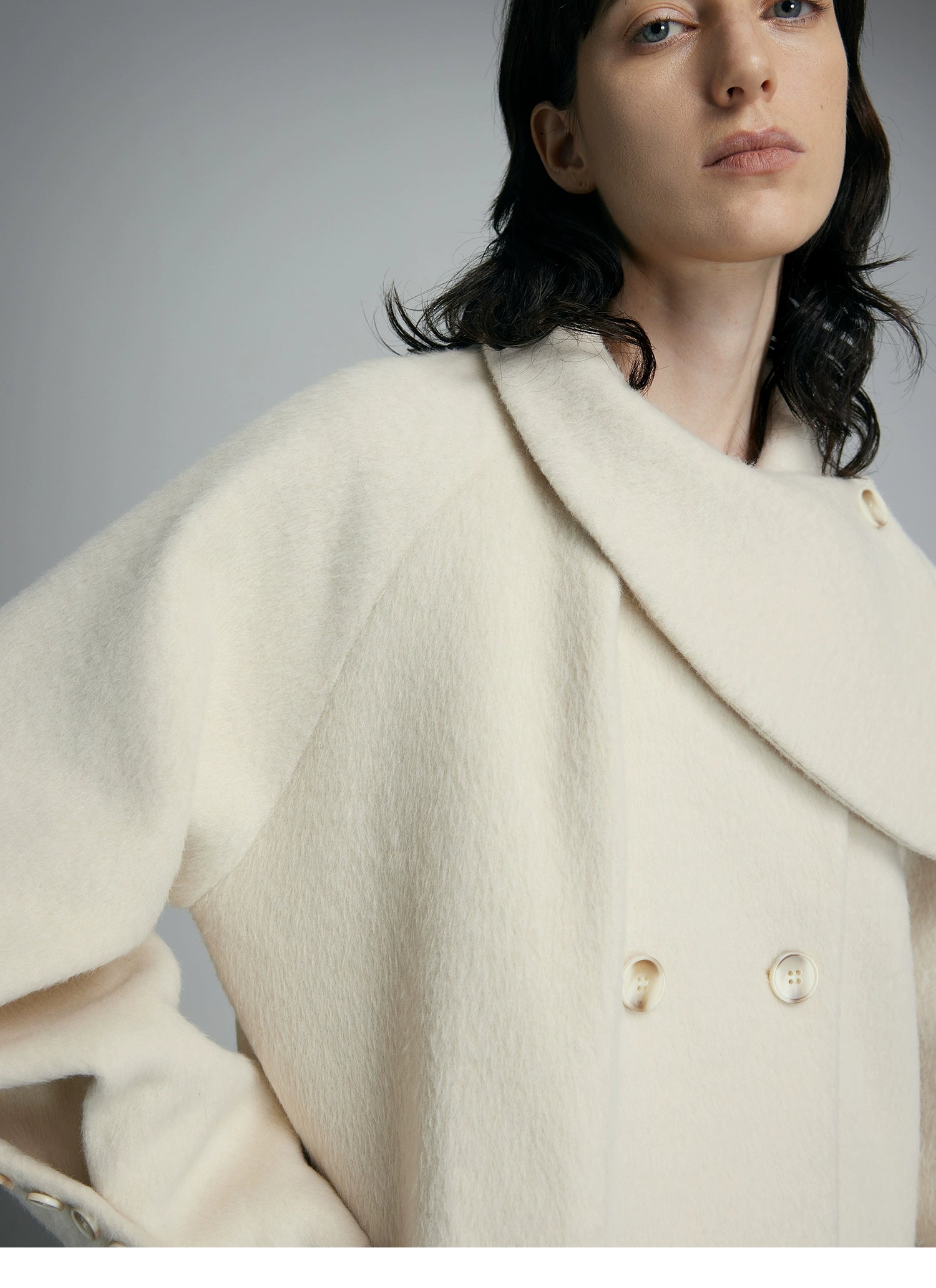 Abrigo de invierno de lana crema de gran tamaño