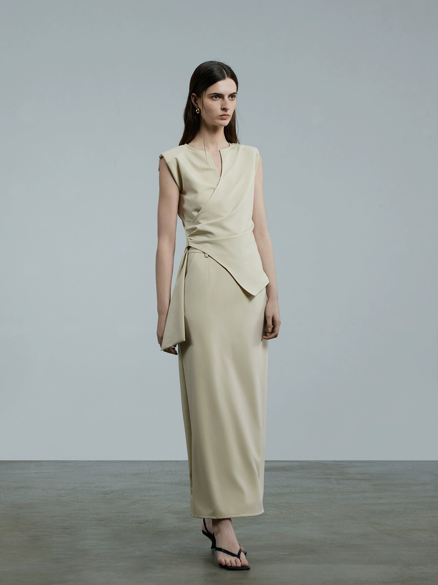 슬리브리스 V넥 롱스커트 슈트