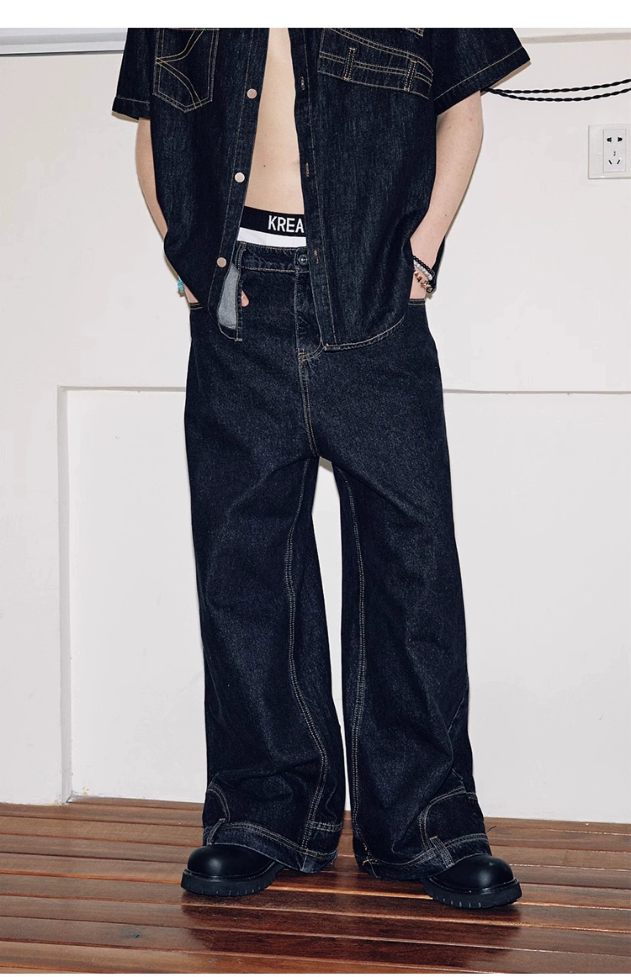 Wide-Leg Black Denim Jeans with Back Patch Pocket