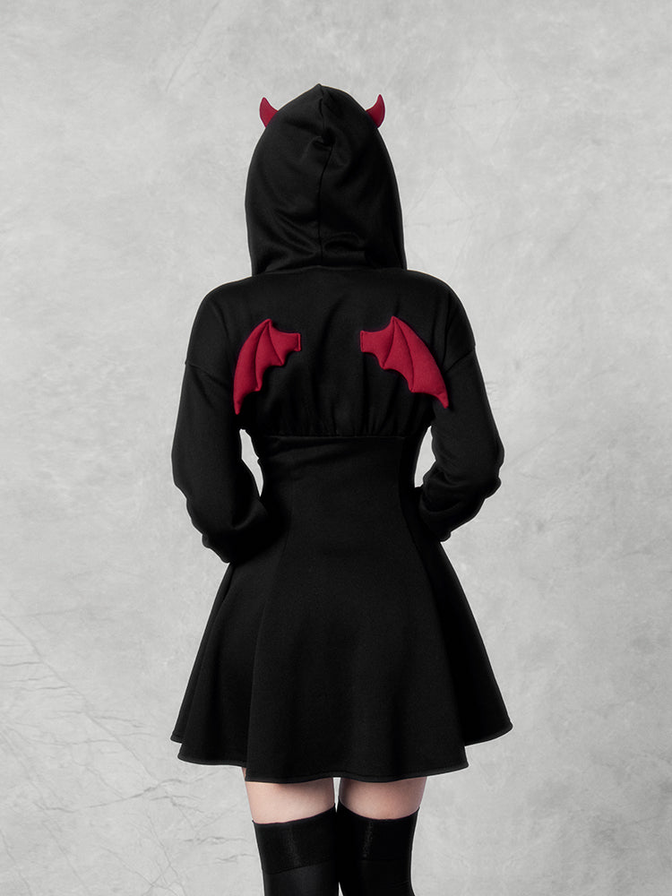 Vestido de sudadera con capucha del ala de diablo