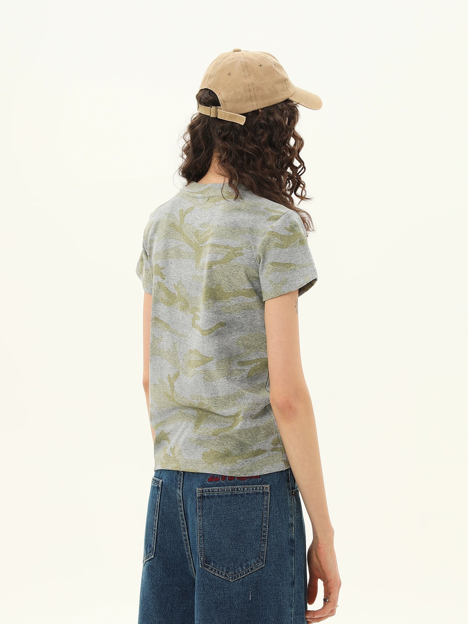 Cropped Slim Camo Print Tee