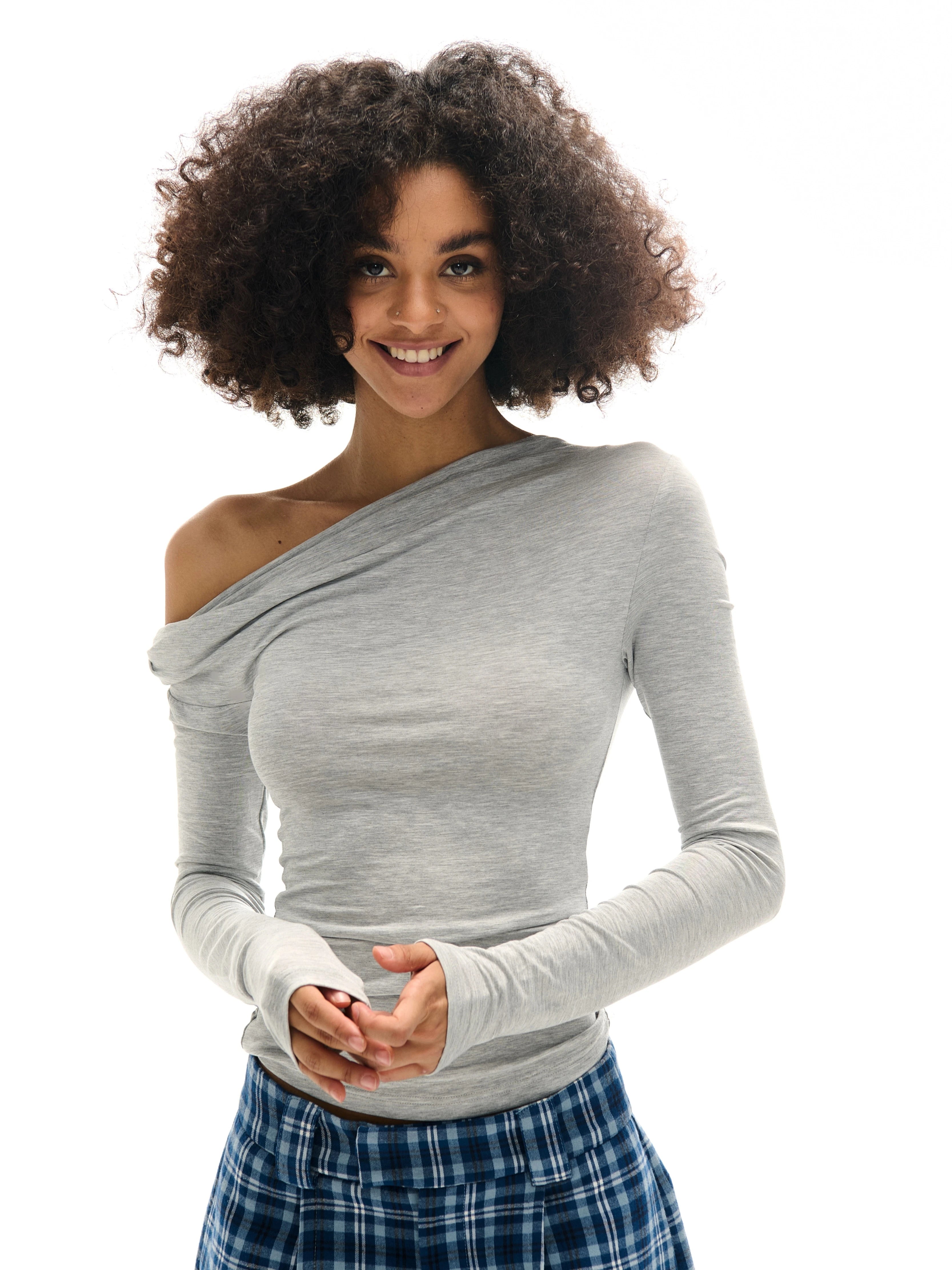 Décolleté asymétrique à manches longues