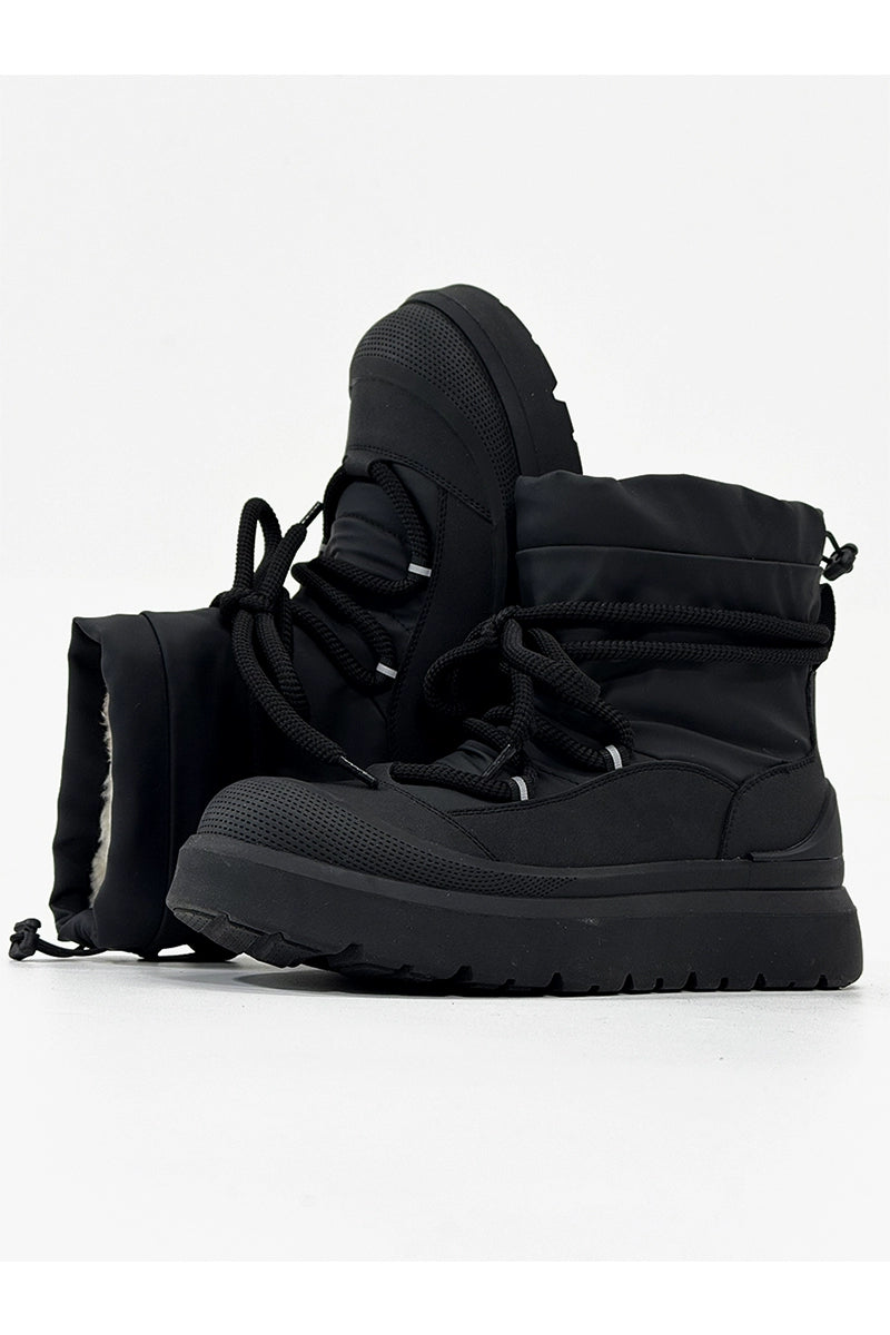 Black Winter Boots with Chunky Soles and Fleece Lining