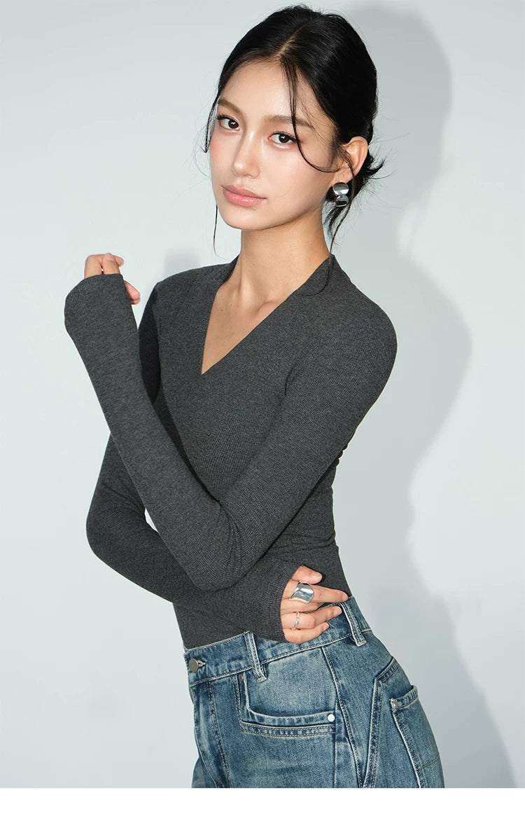 Merlot Line V‑Neck Ribbed Top