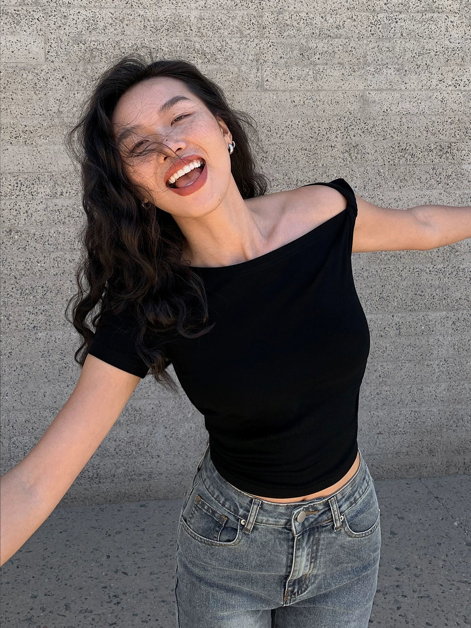 Skyline Tilt One-Shoulder Crop Tee
