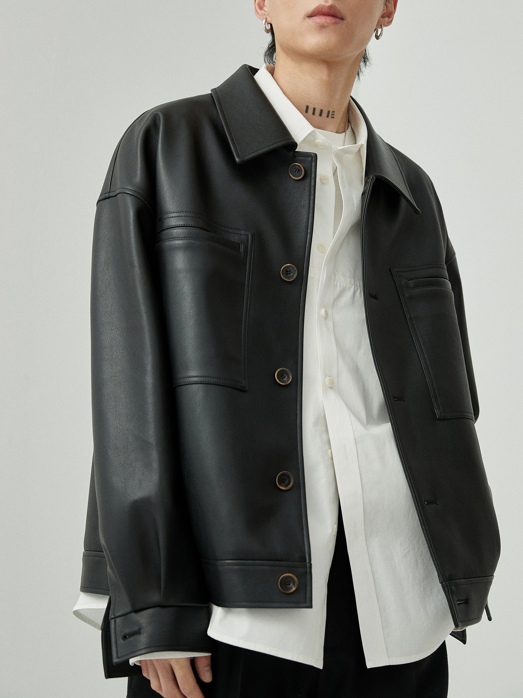 Chaqueta de cuero PU de gran tamaño de cuello cuadrado