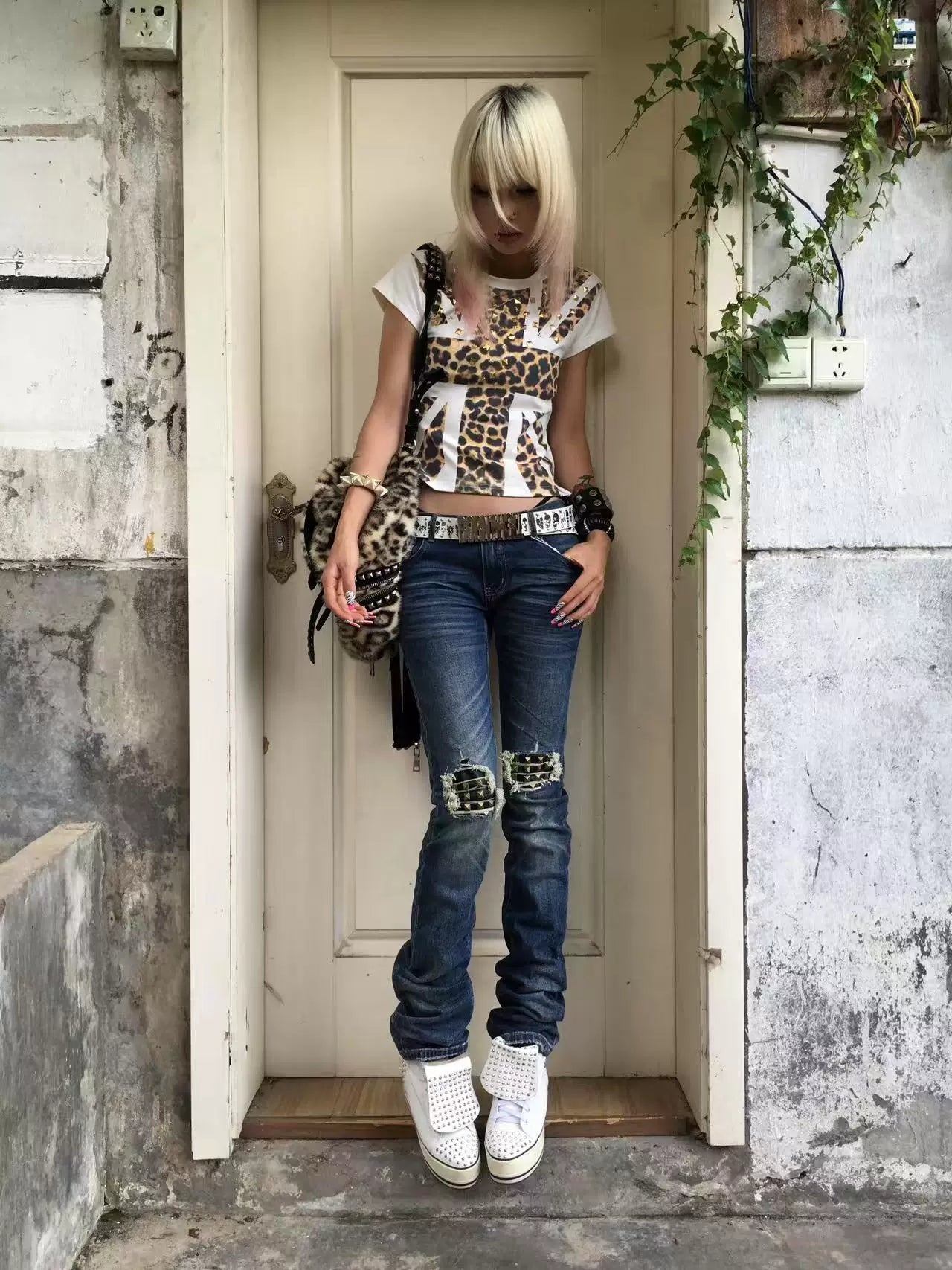 Blue Ghost Knee‑Slash Slim Jeans