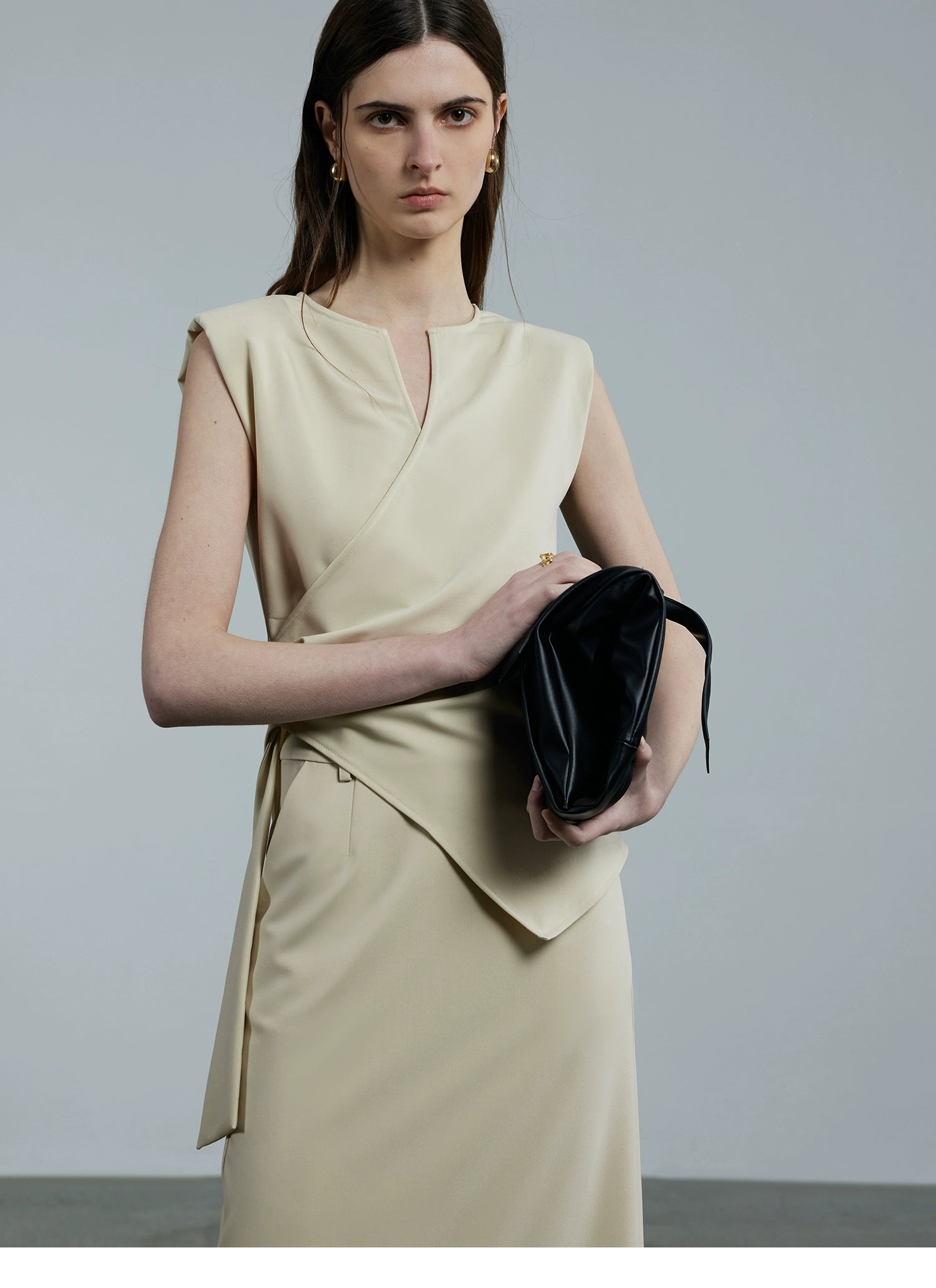 슬리브리스 V넥 롱스커트 슈트