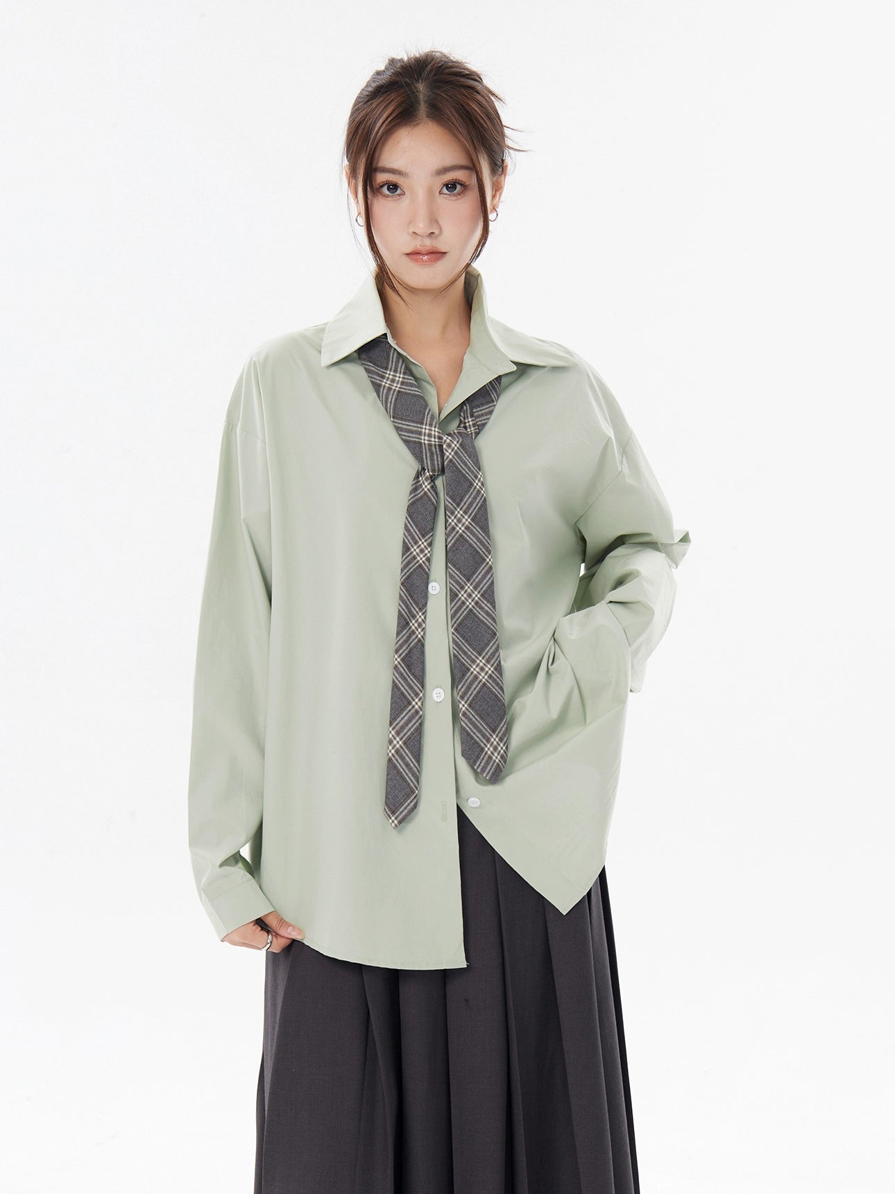Weißes Button-Down-Hemd im Lagenlook Petite