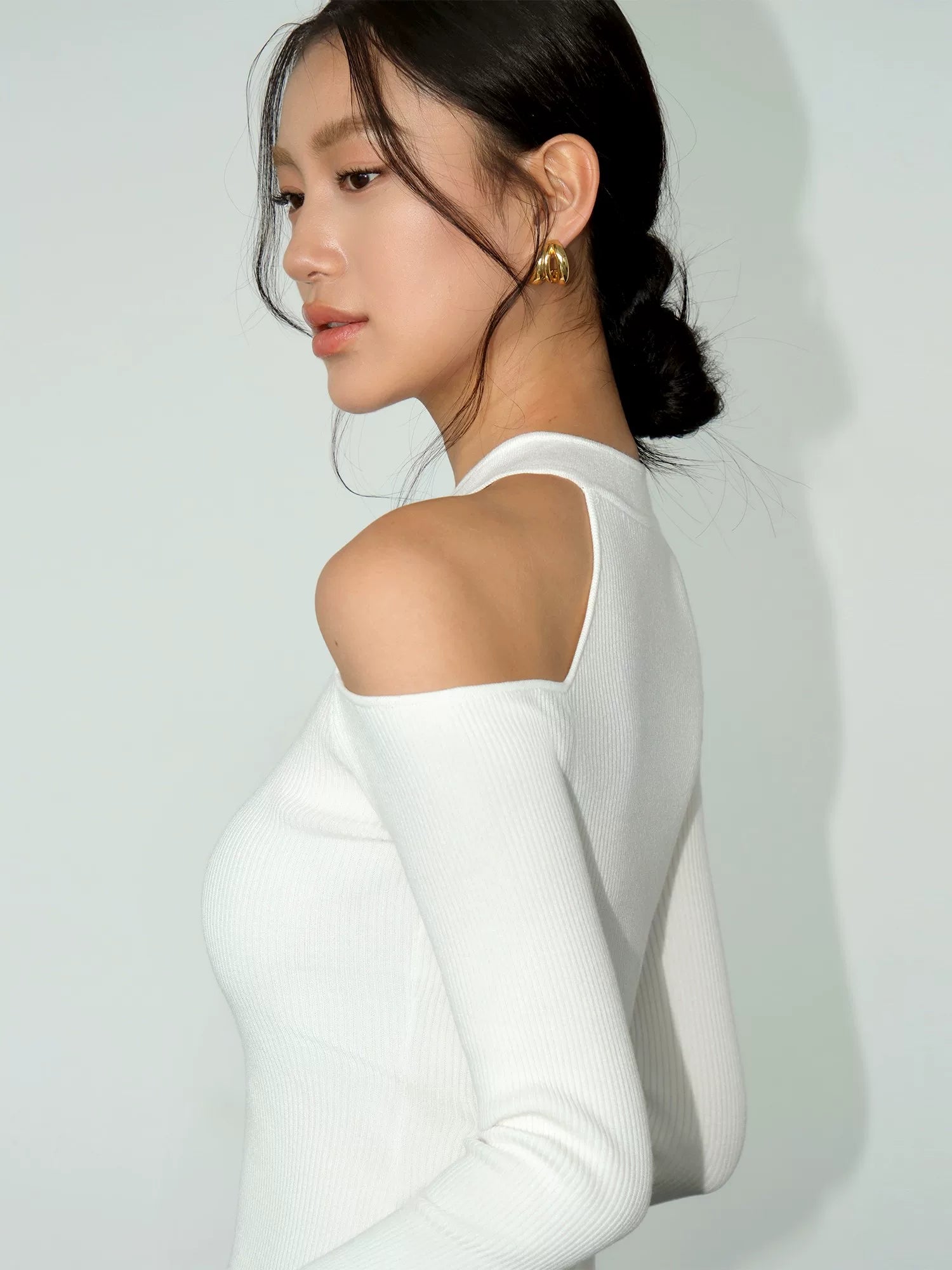 Keyhole Cutout Cold‑Shoulder Knit Top