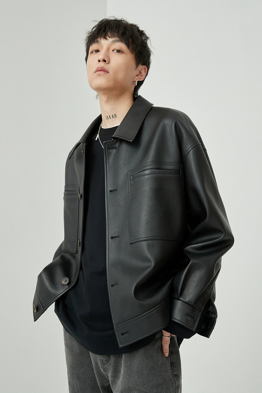 Chaqueta de cuero PU de gran tamaño de cuello cuadrado
