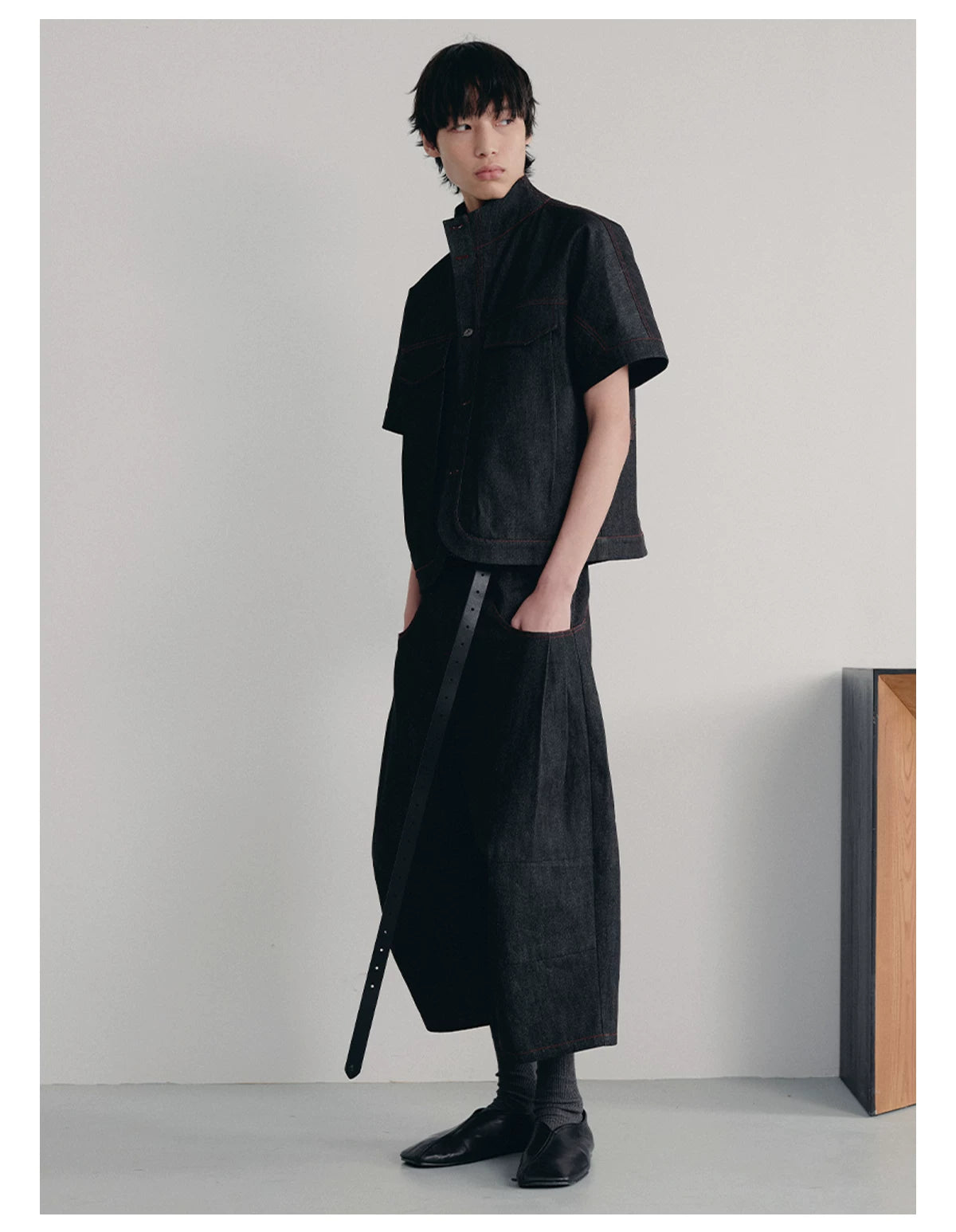 Wide-Leg Cropped Denim Trousers with Contrast Stitching