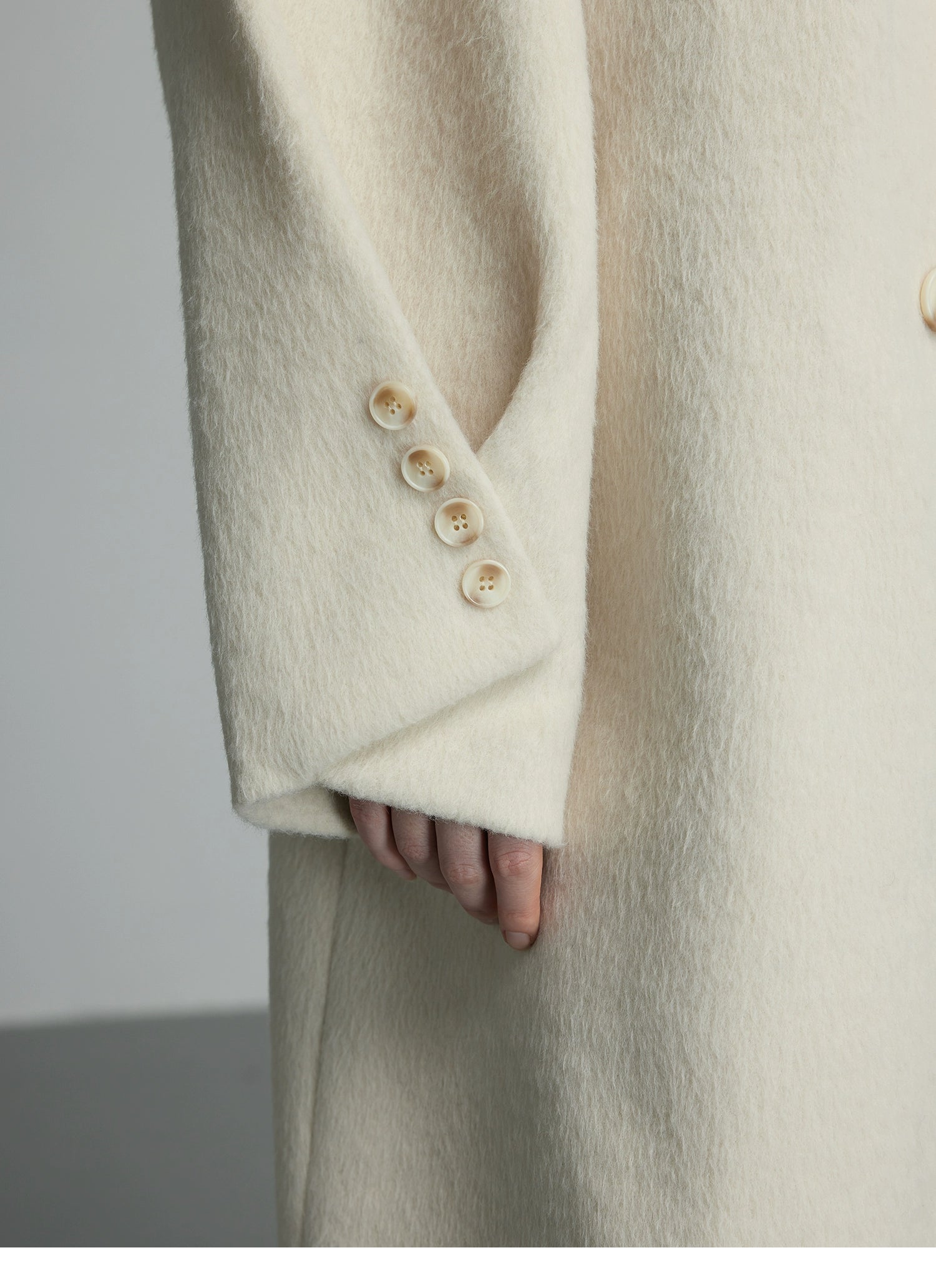 Abrigo de invierno de lana crema de gran tamaño