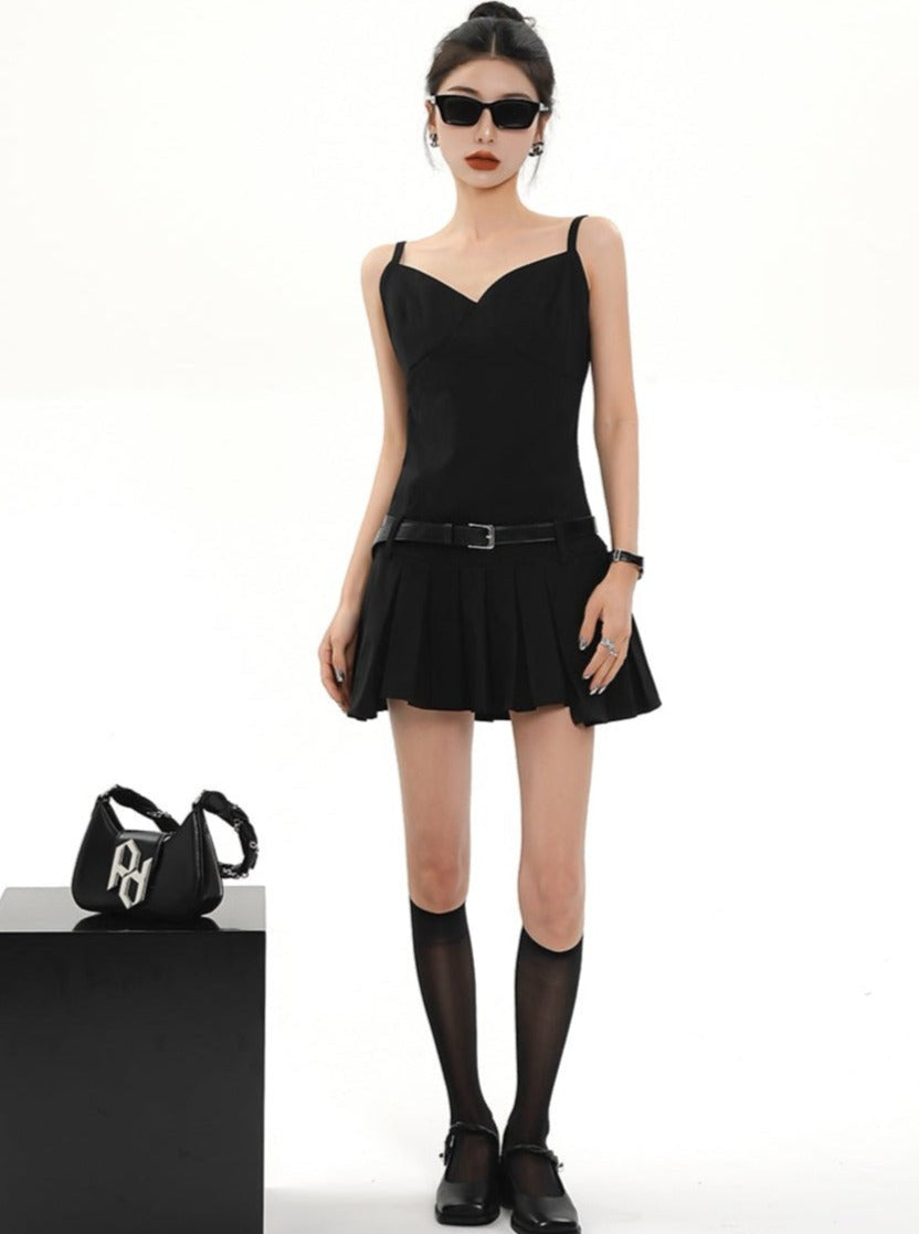 Flirty Fit & Flare Duo: White Strapless Corset Mini Vestido y vestido de patinador sin mangas negras
