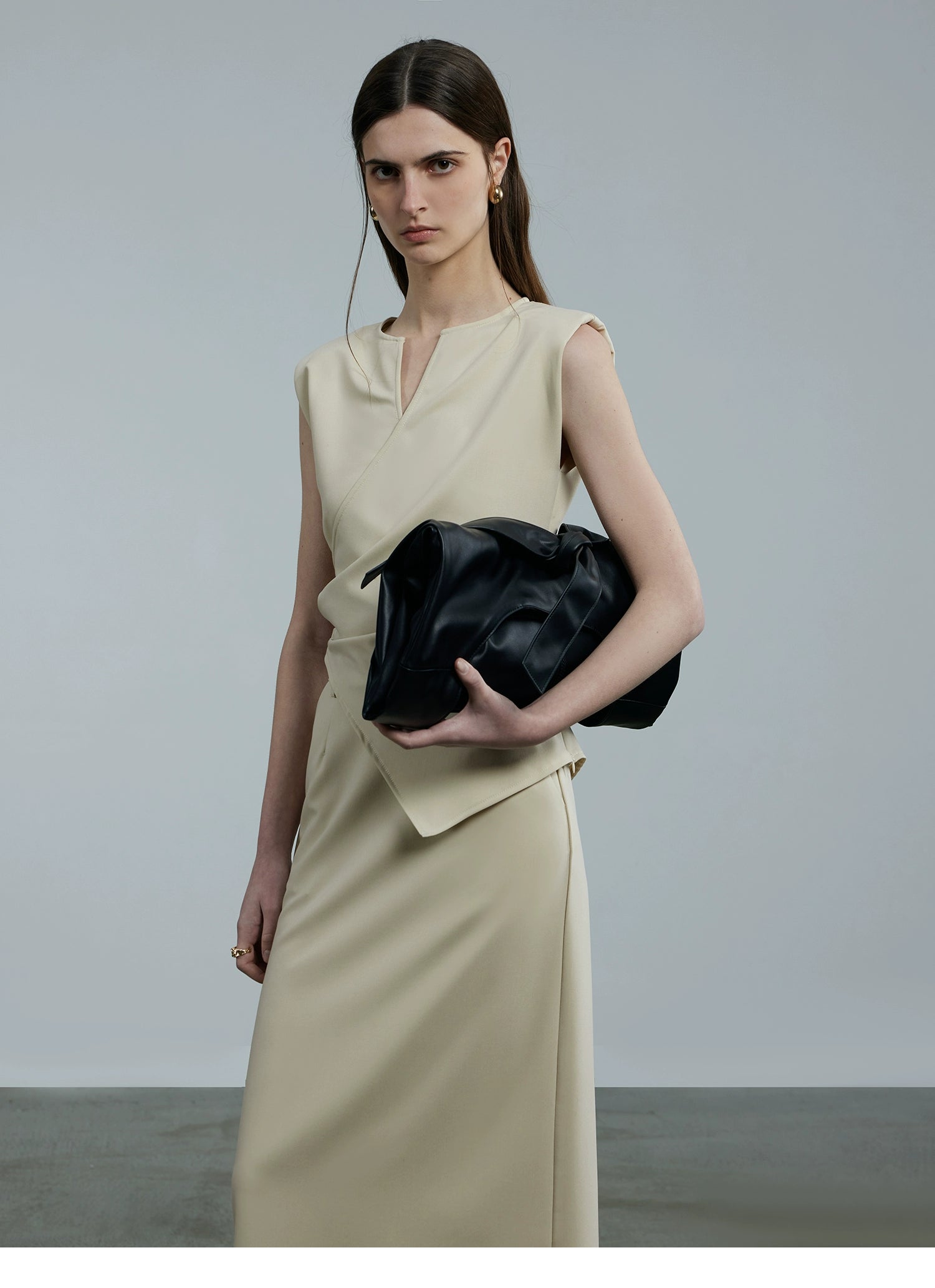 슬리브리스 V넥 롱스커트 슈트