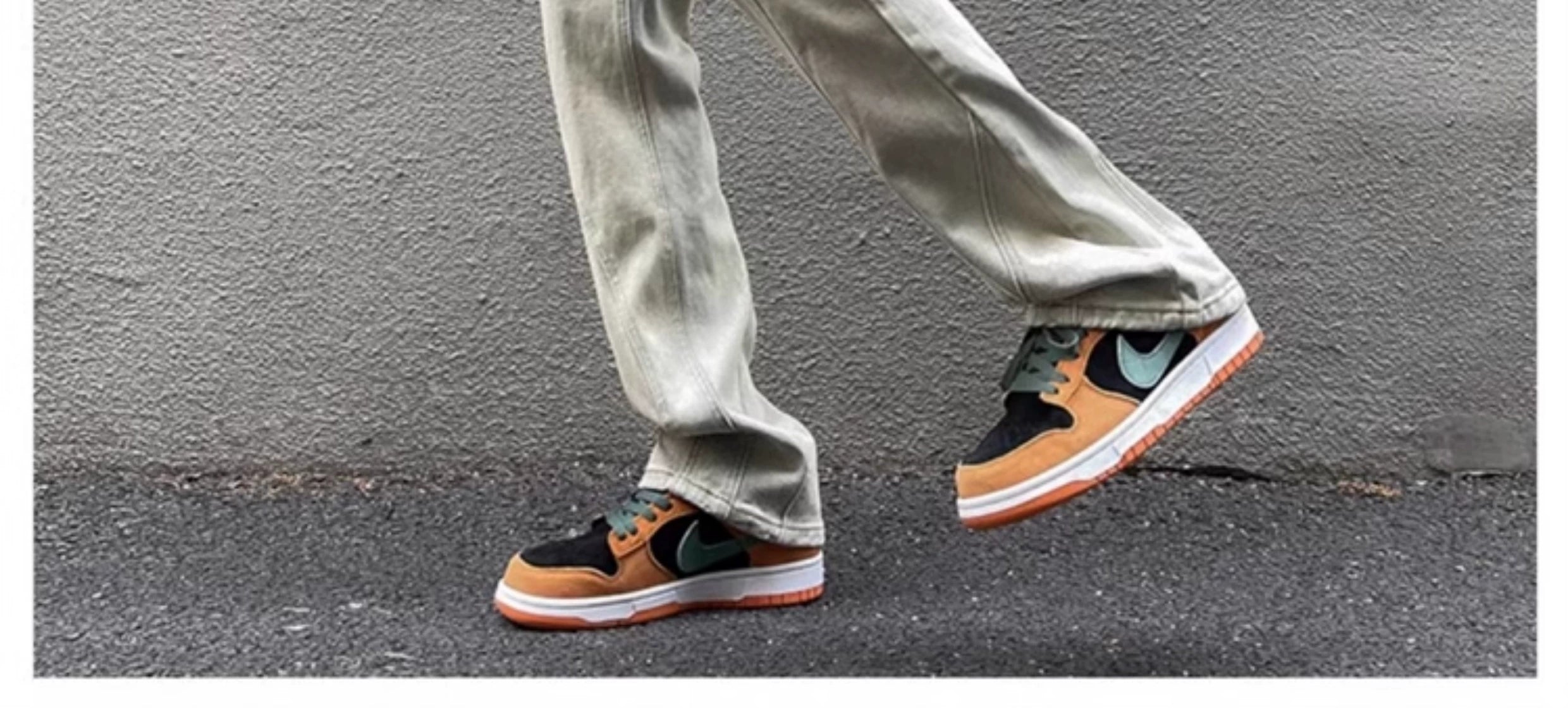 Baggy Light-Wash Jeans with Unique Seam Detailing