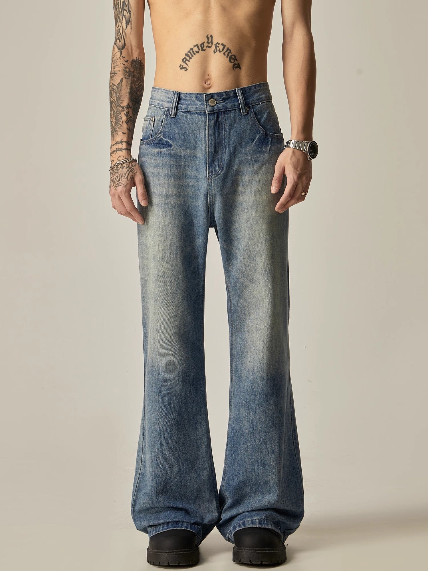 Jeans de lavado con luz acampanada retro de gran altura