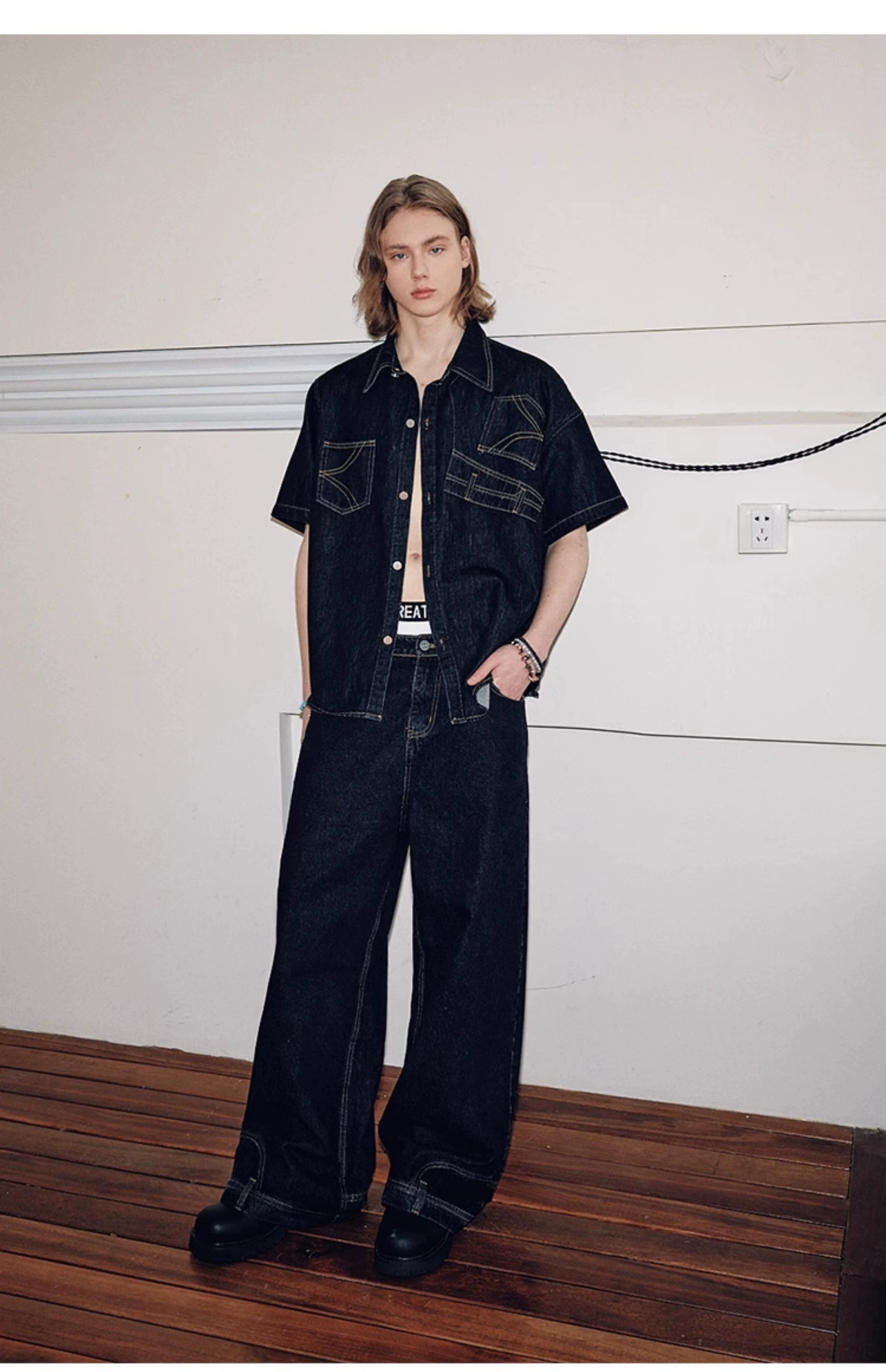 Wide-Leg Black Denim Jeans with Back Patch Pocket